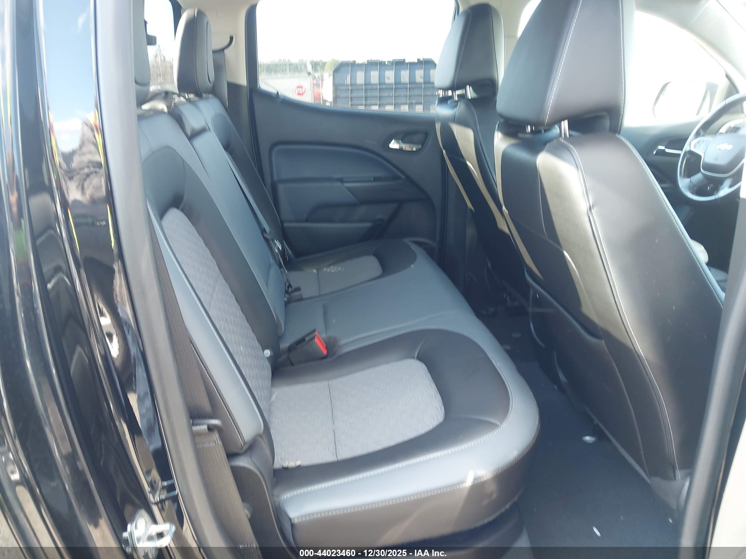 CHEVROLET COLORADO image 8