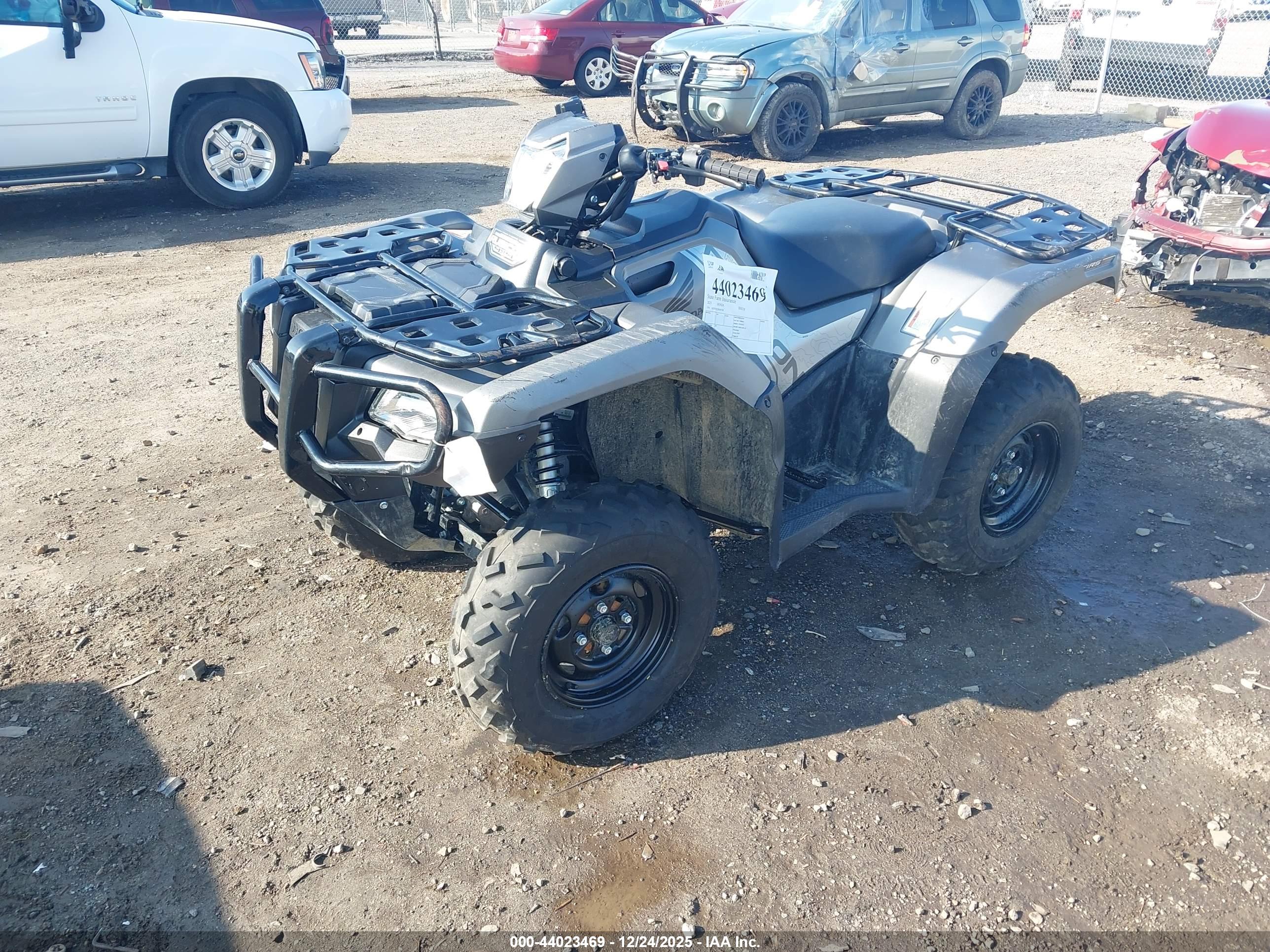 HONDA TRX520 image 2