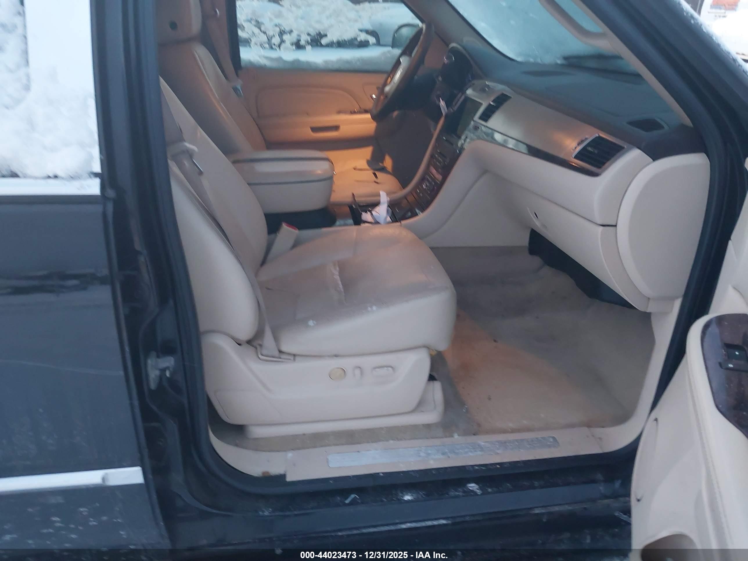 CADILLAC ESCALADE image 5