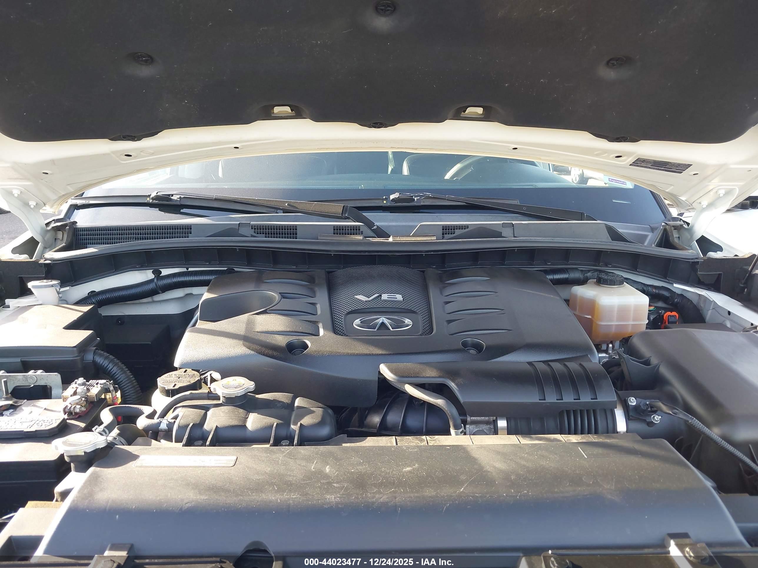 INFINITI QX80 image 10