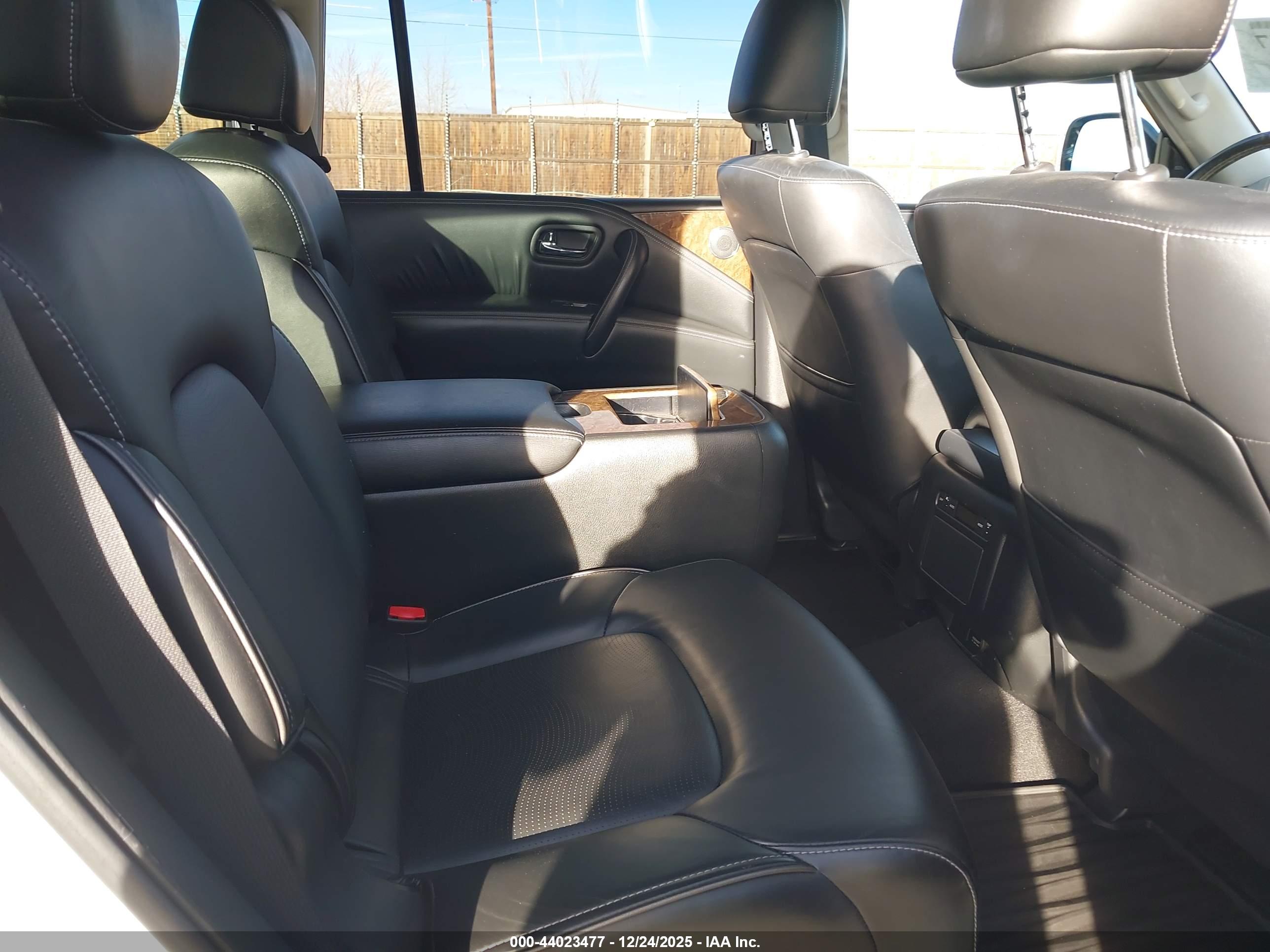 INFINITI QX80 image 8