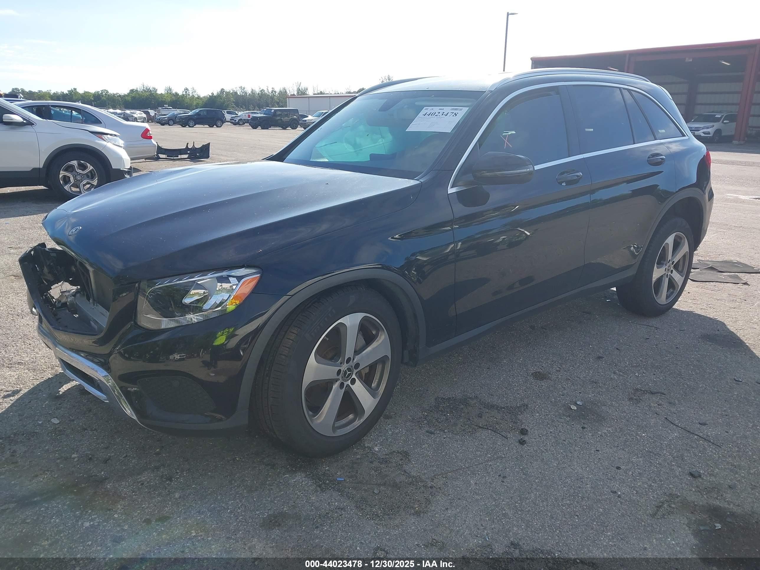 MERCEDES-BENZ GLC image 2