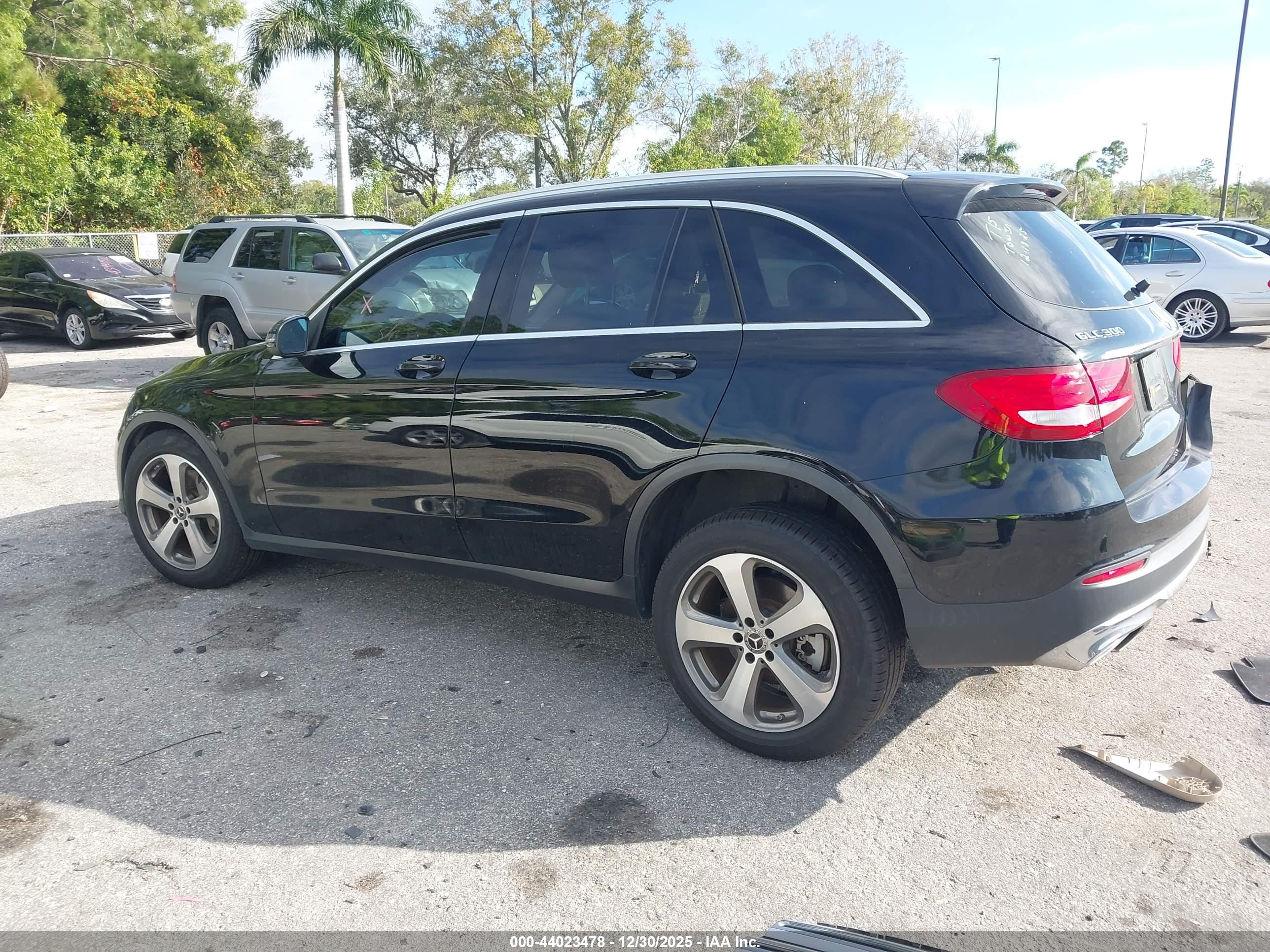 MERCEDES-BENZ GLC image 3
