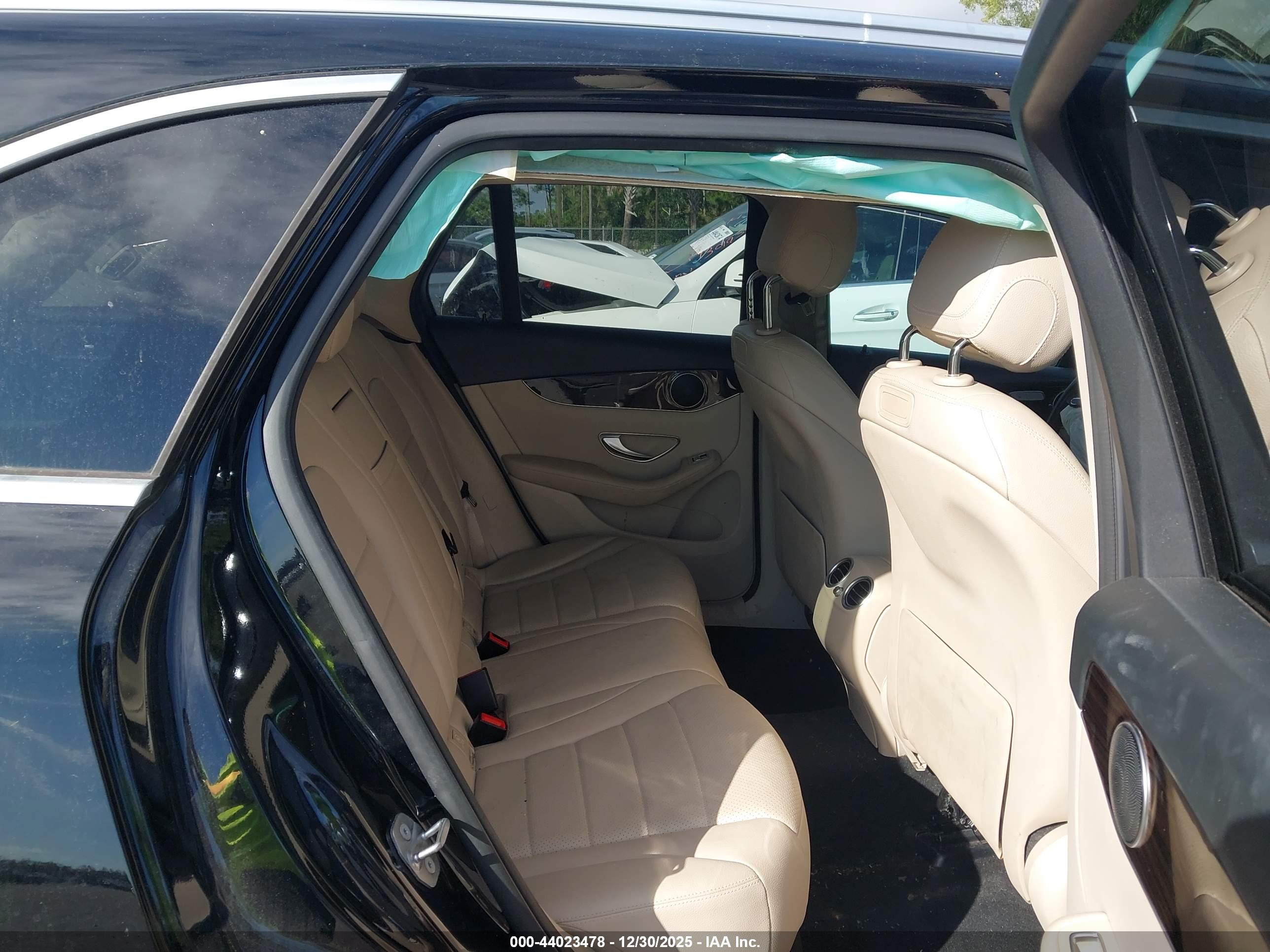 MERCEDES-BENZ GLC image 8