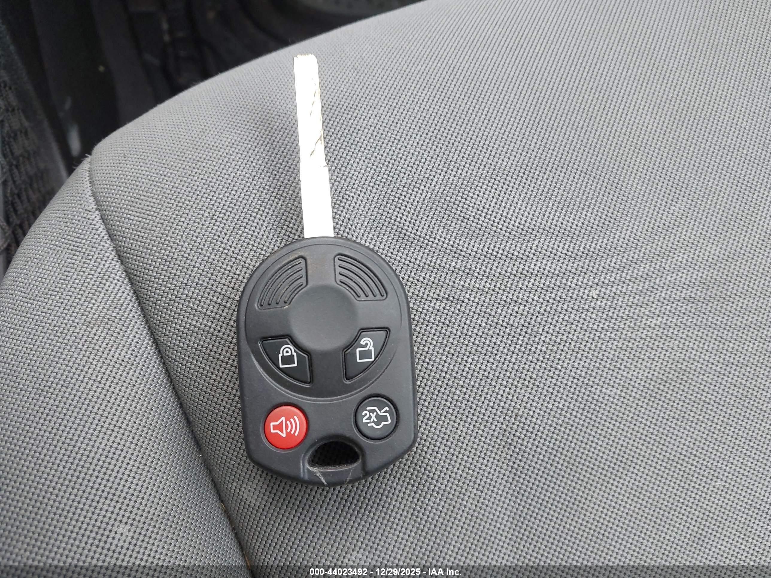 FORD C-MAX image 11