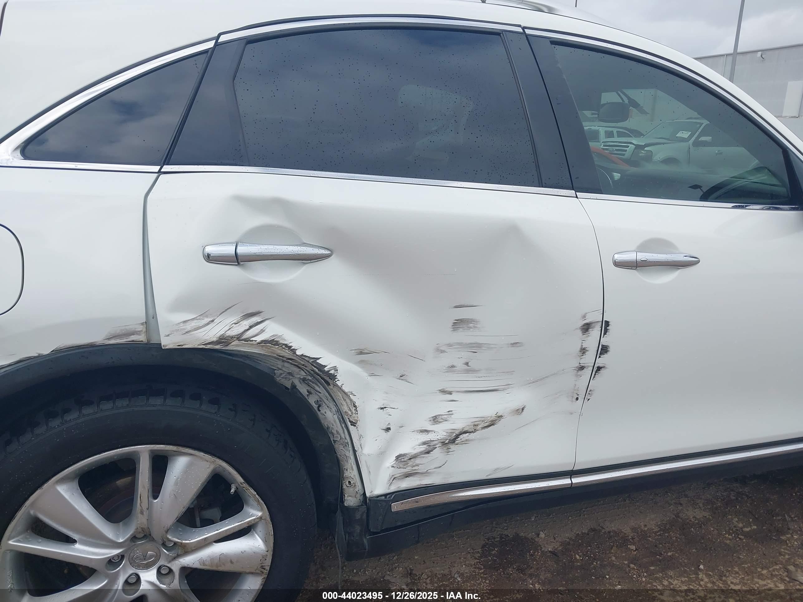 INFINITI FX35 image 6