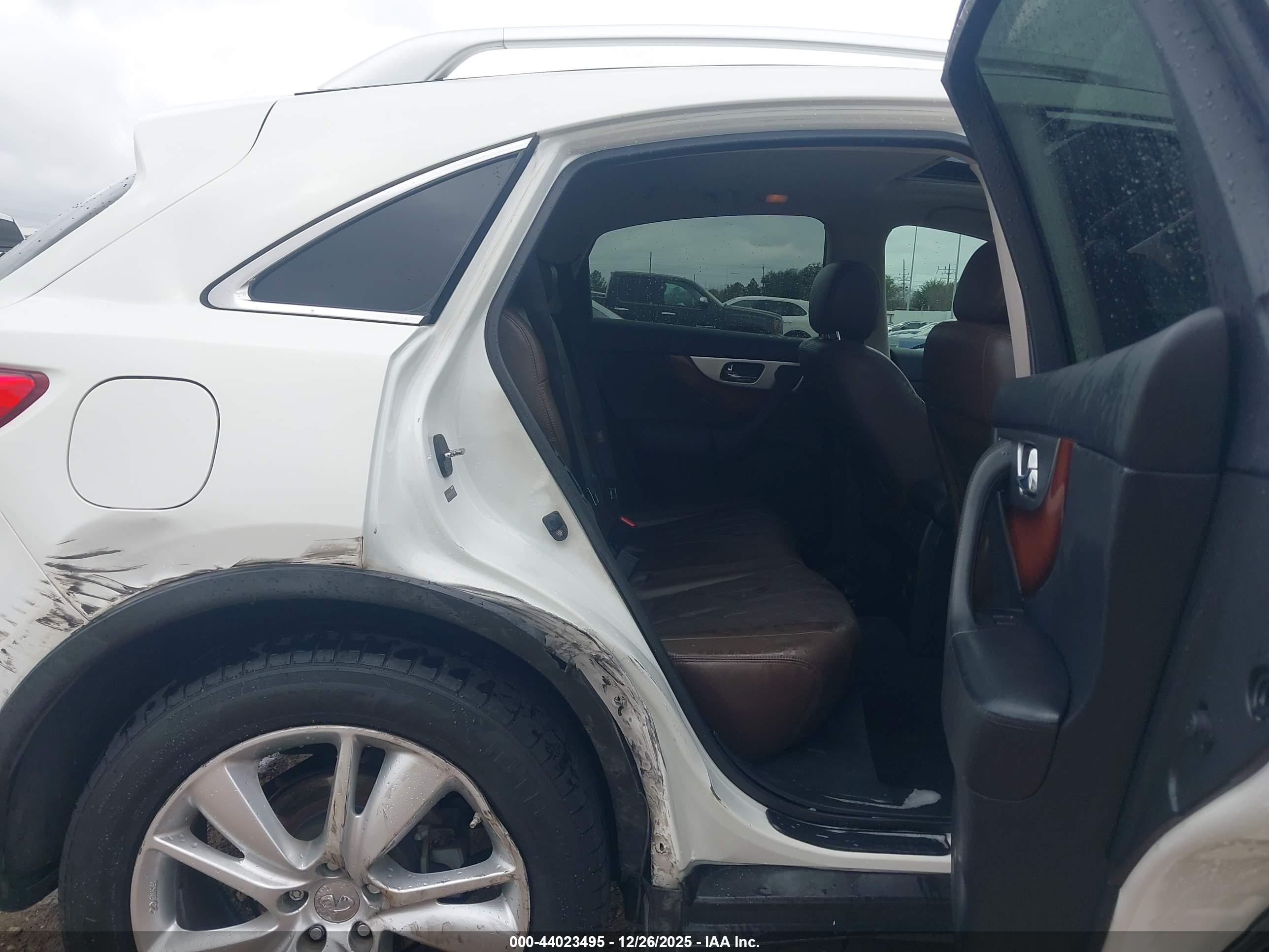 INFINITI FX35 image 8
