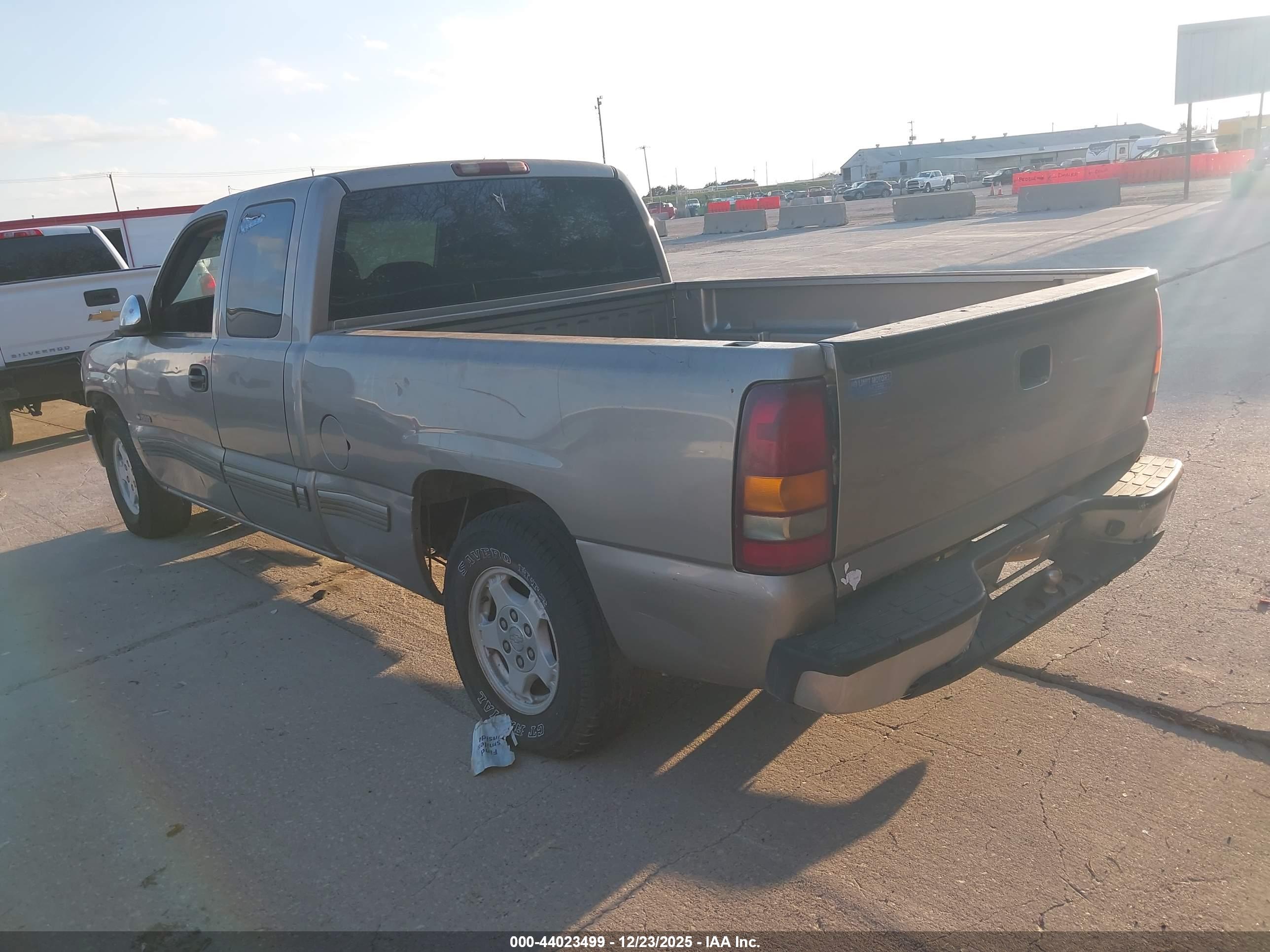 CHEVROLET SILVERADO image 3