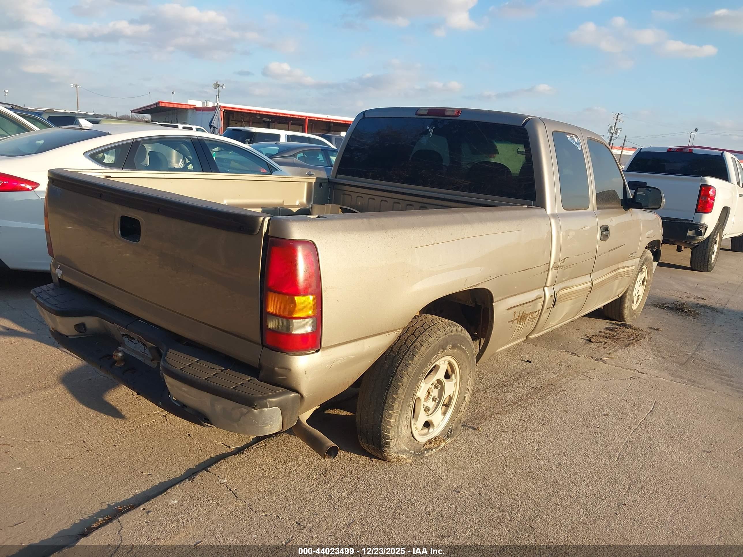 CHEVROLET SILVERADO image 4