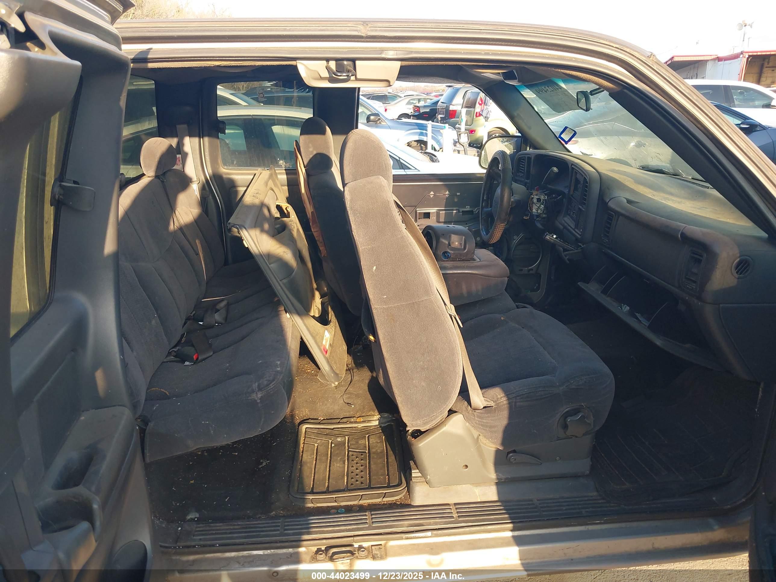 CHEVROLET SILVERADO image 8