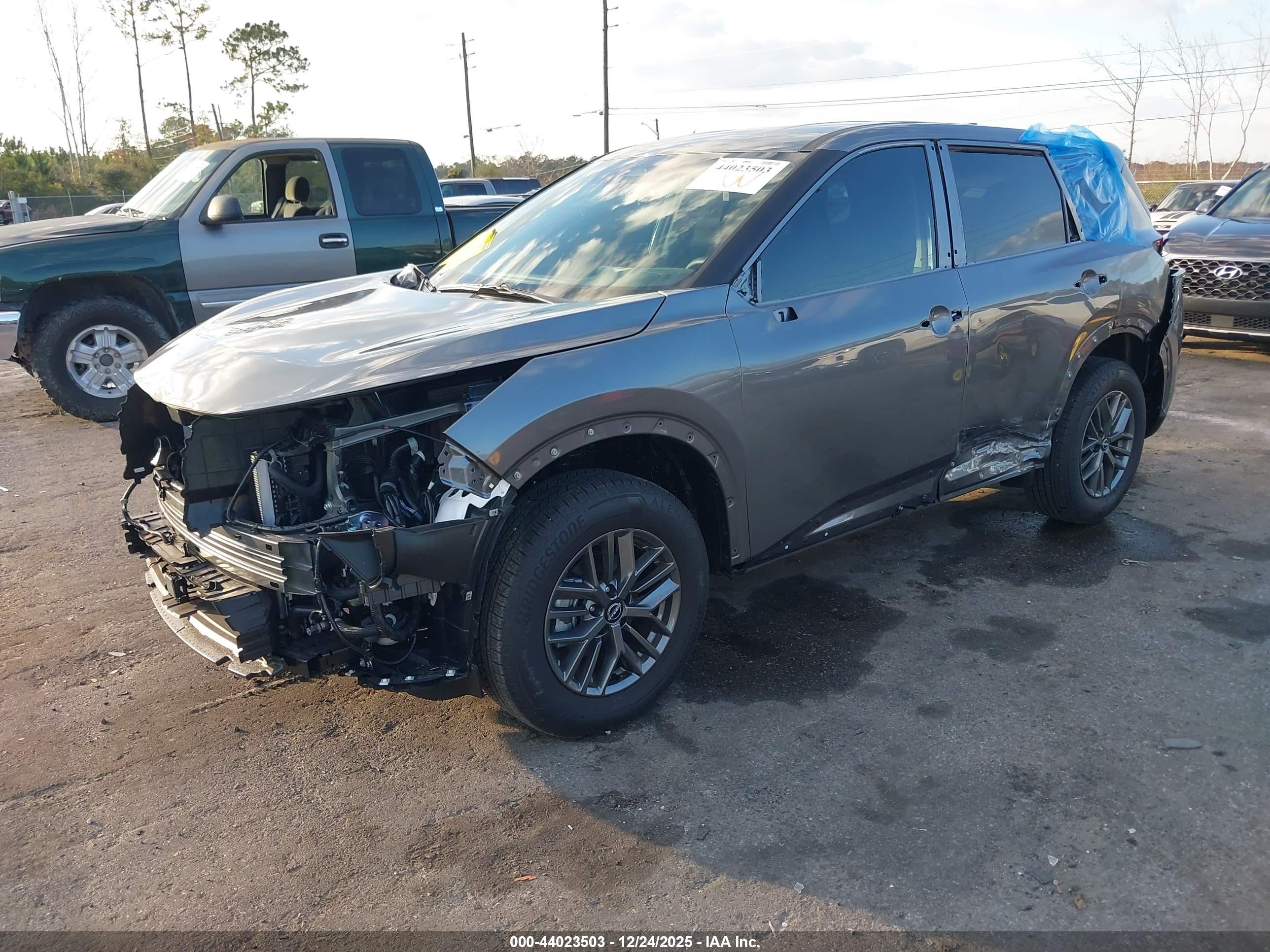 NISSAN ROGUE image 2