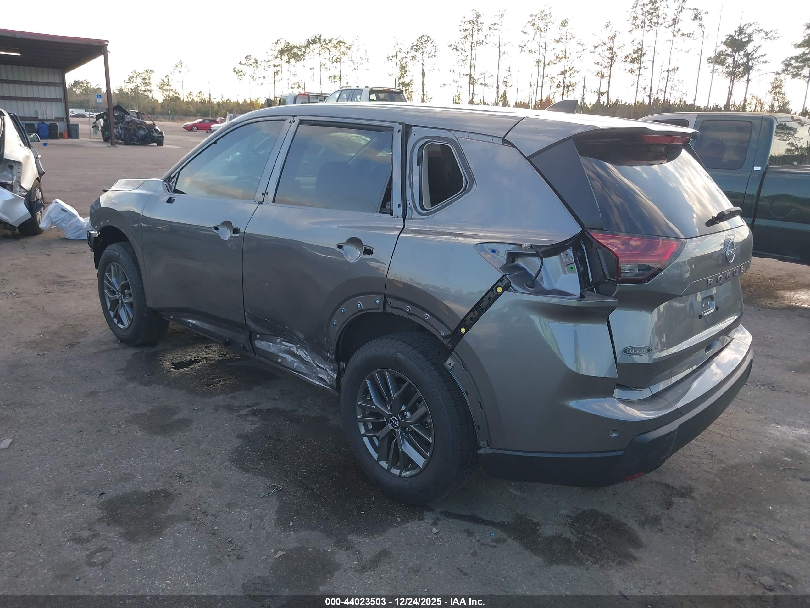 NISSAN ROGUE image 3