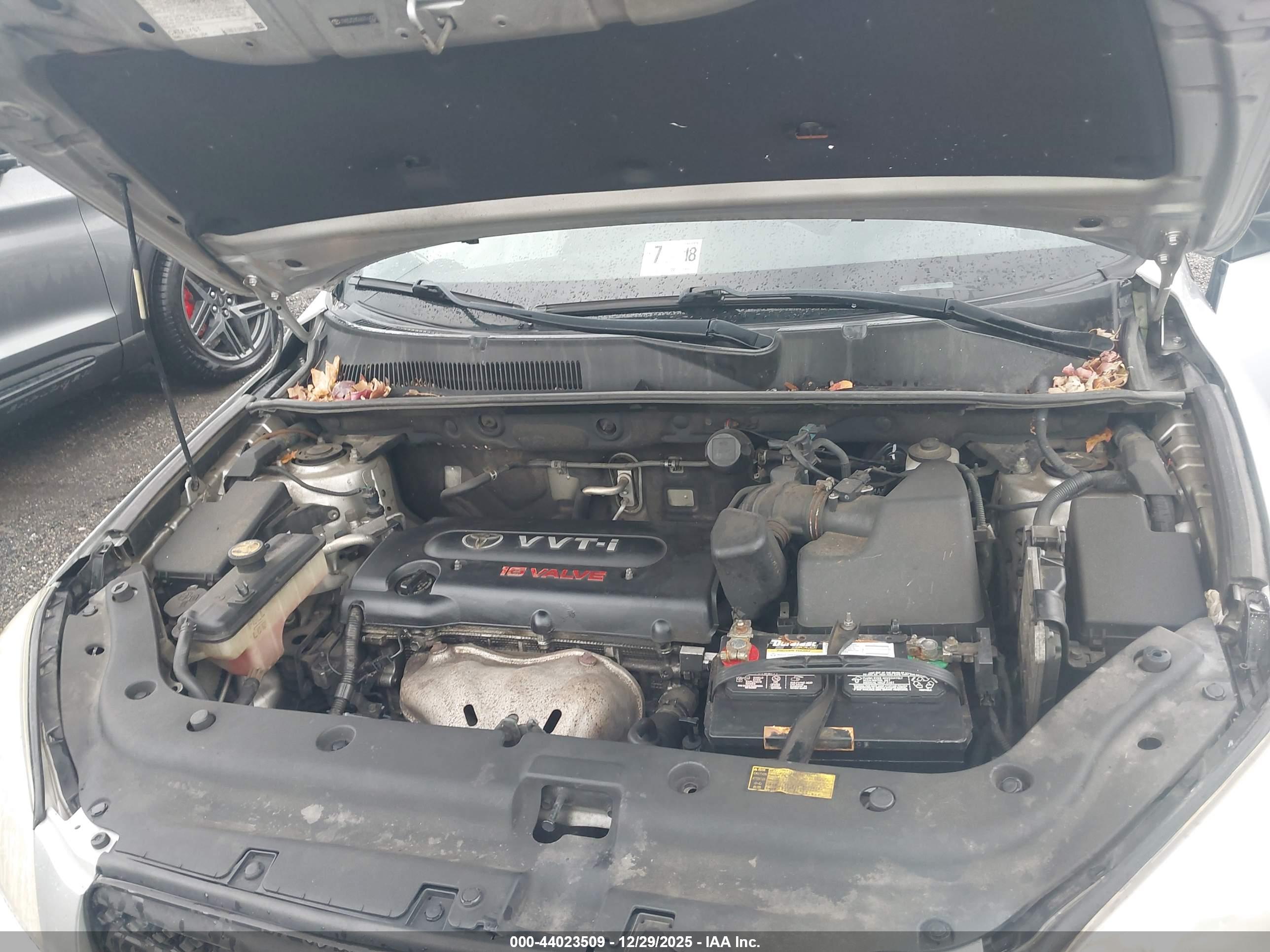 TOYOTA RAV4 image 10