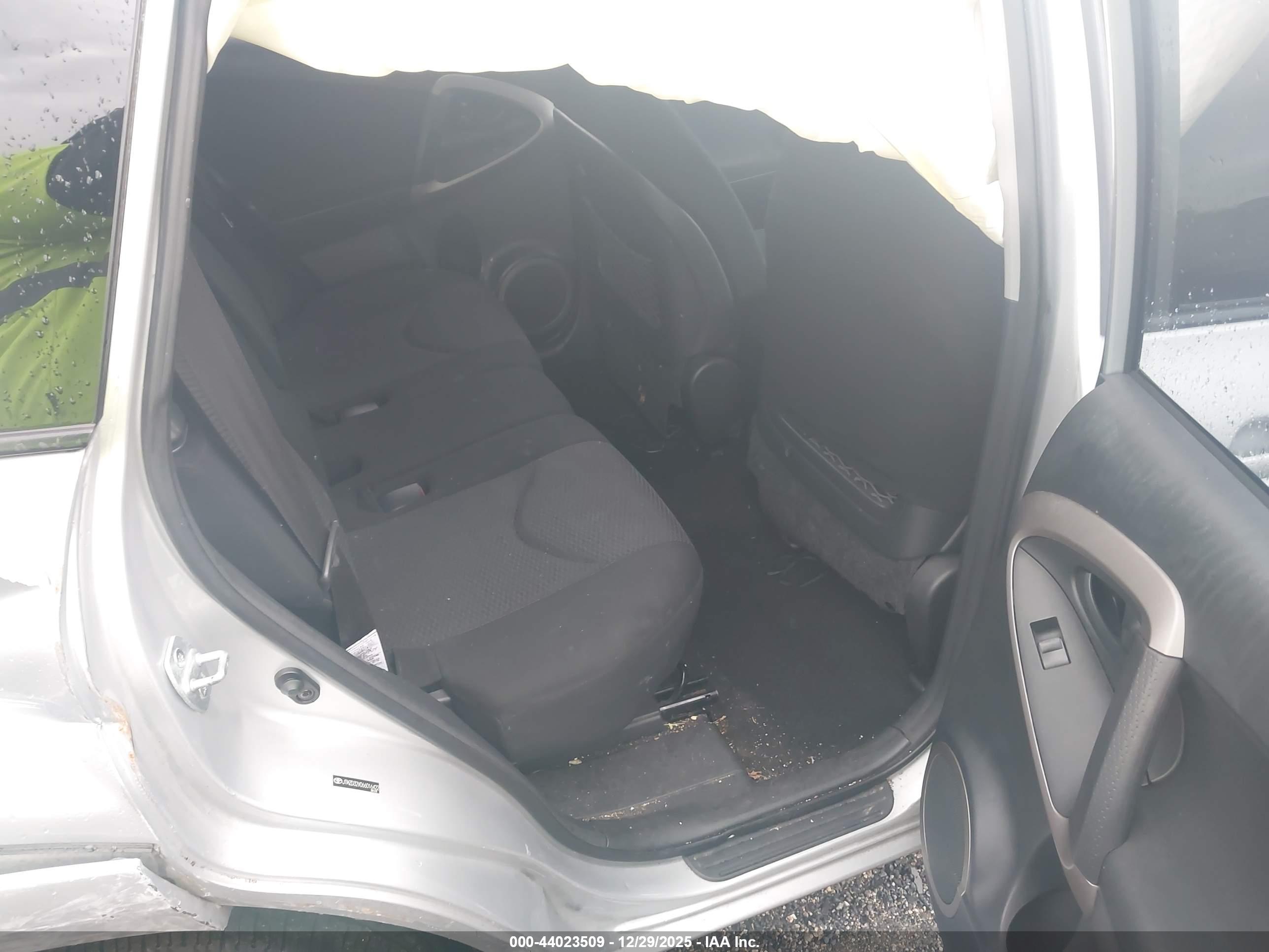 TOYOTA RAV4 image 8