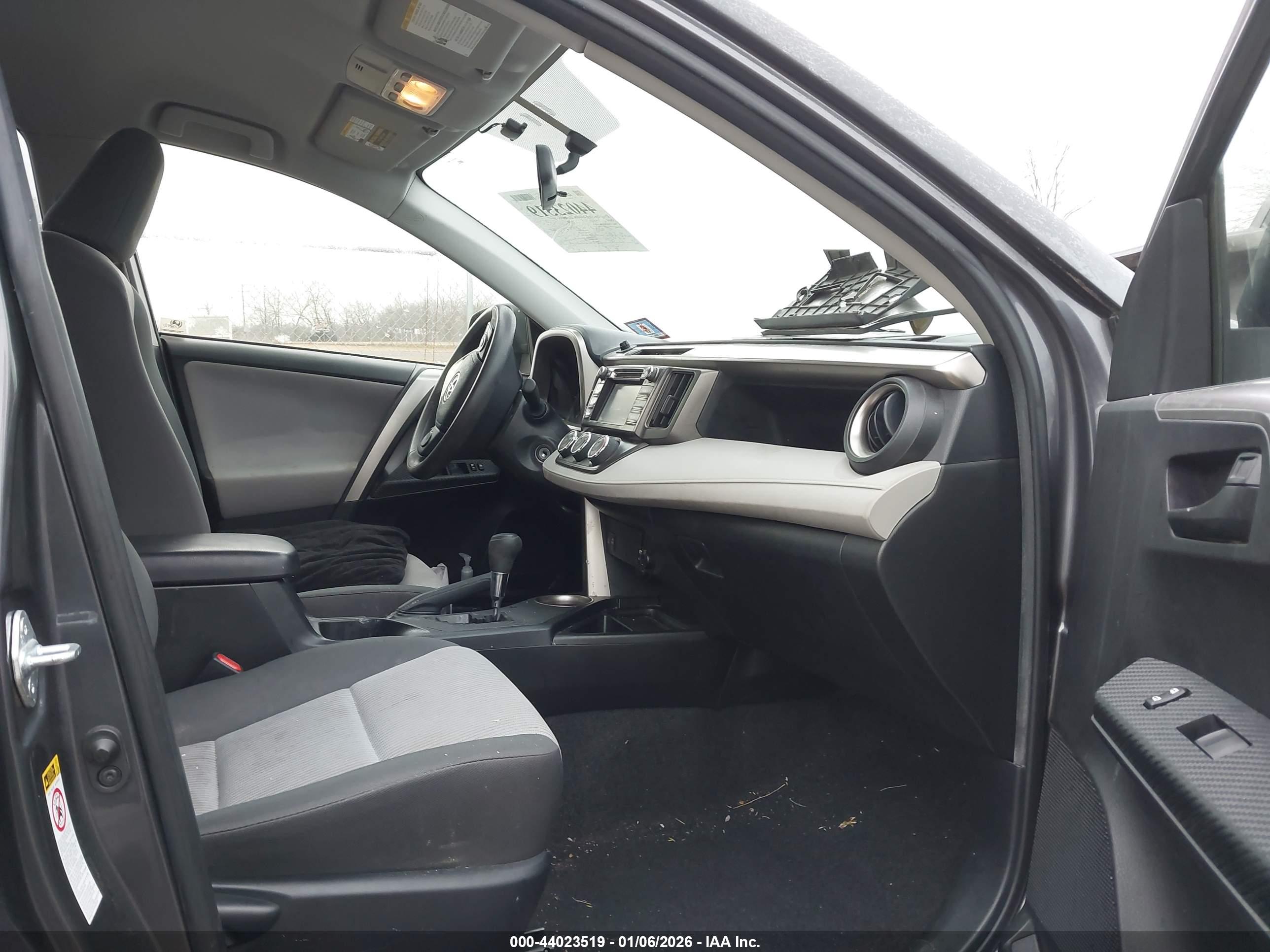 TOYOTA RAV4 image 5