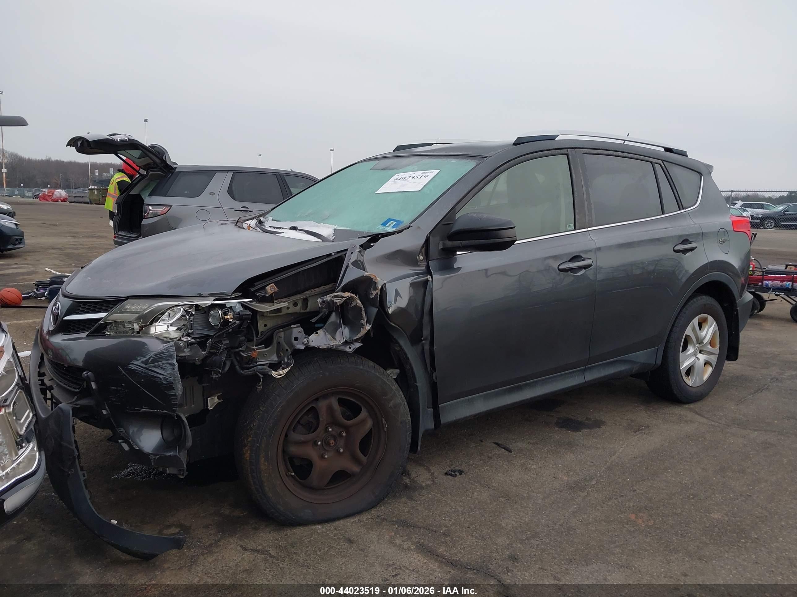 TOYOTA RAV4 image 6