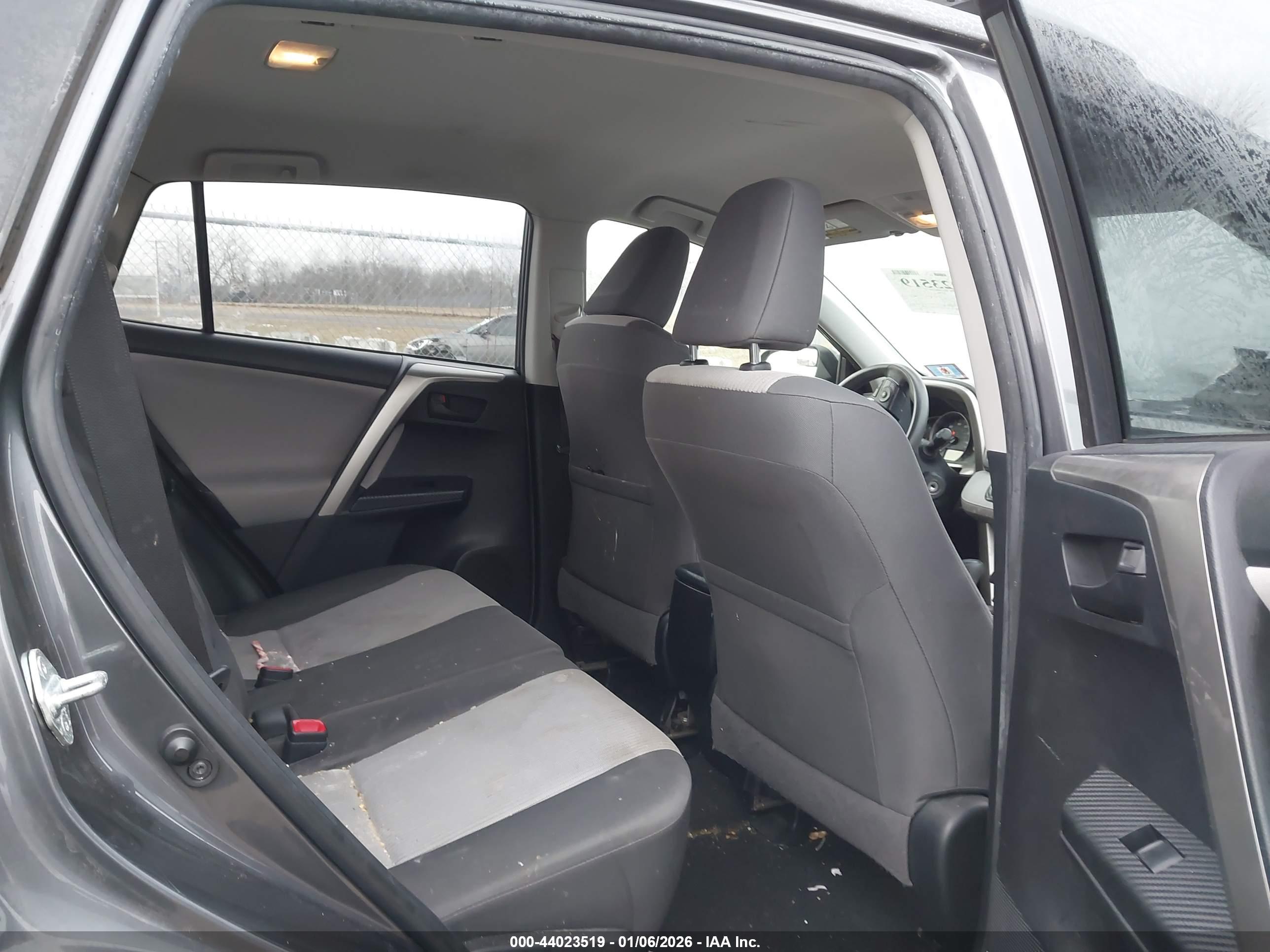 TOYOTA RAV4 image 8