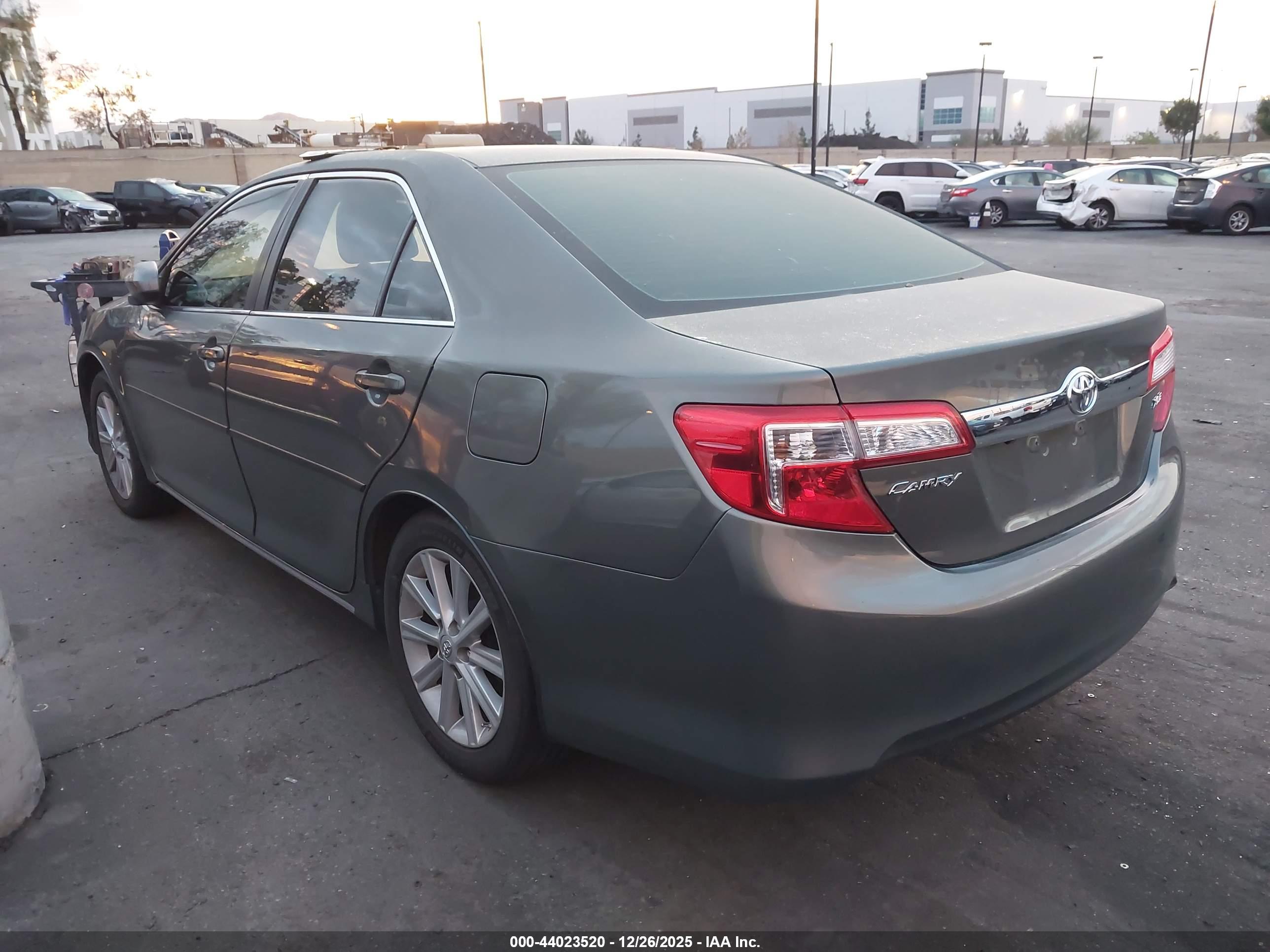 TOYOTA CAMRY image 3