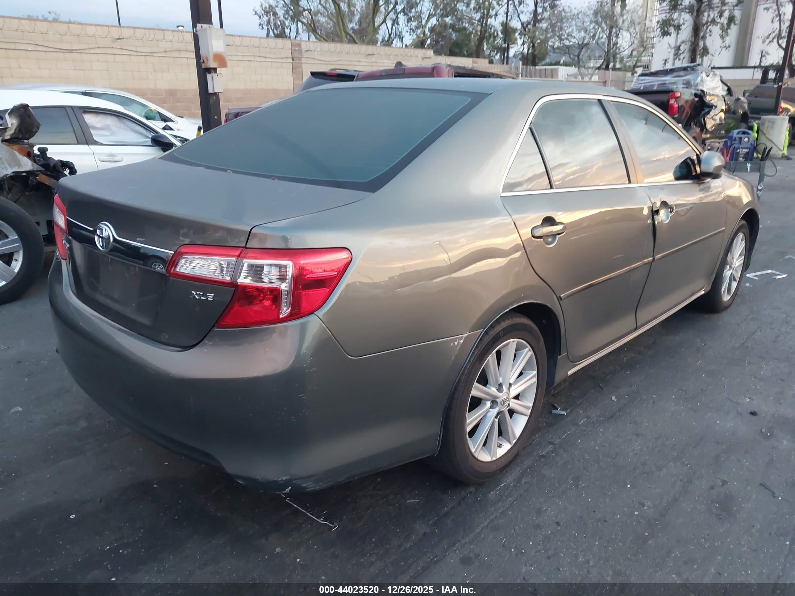 TOYOTA CAMRY image 4