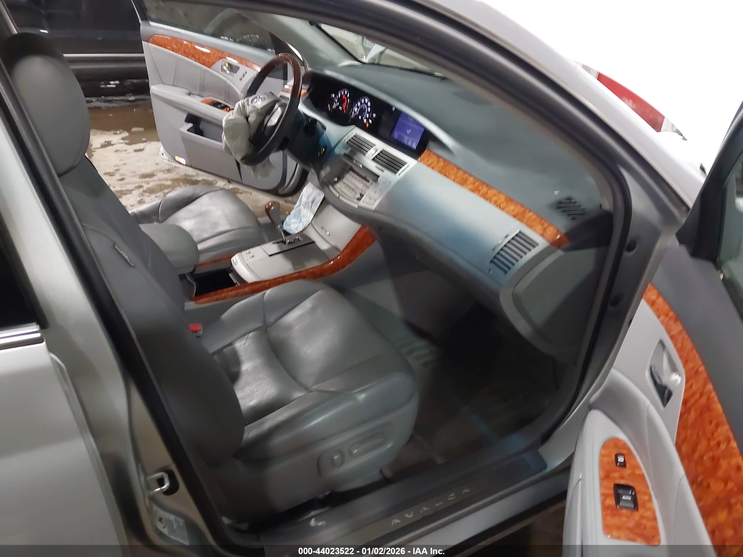 TOYOTA AVALON image 5
