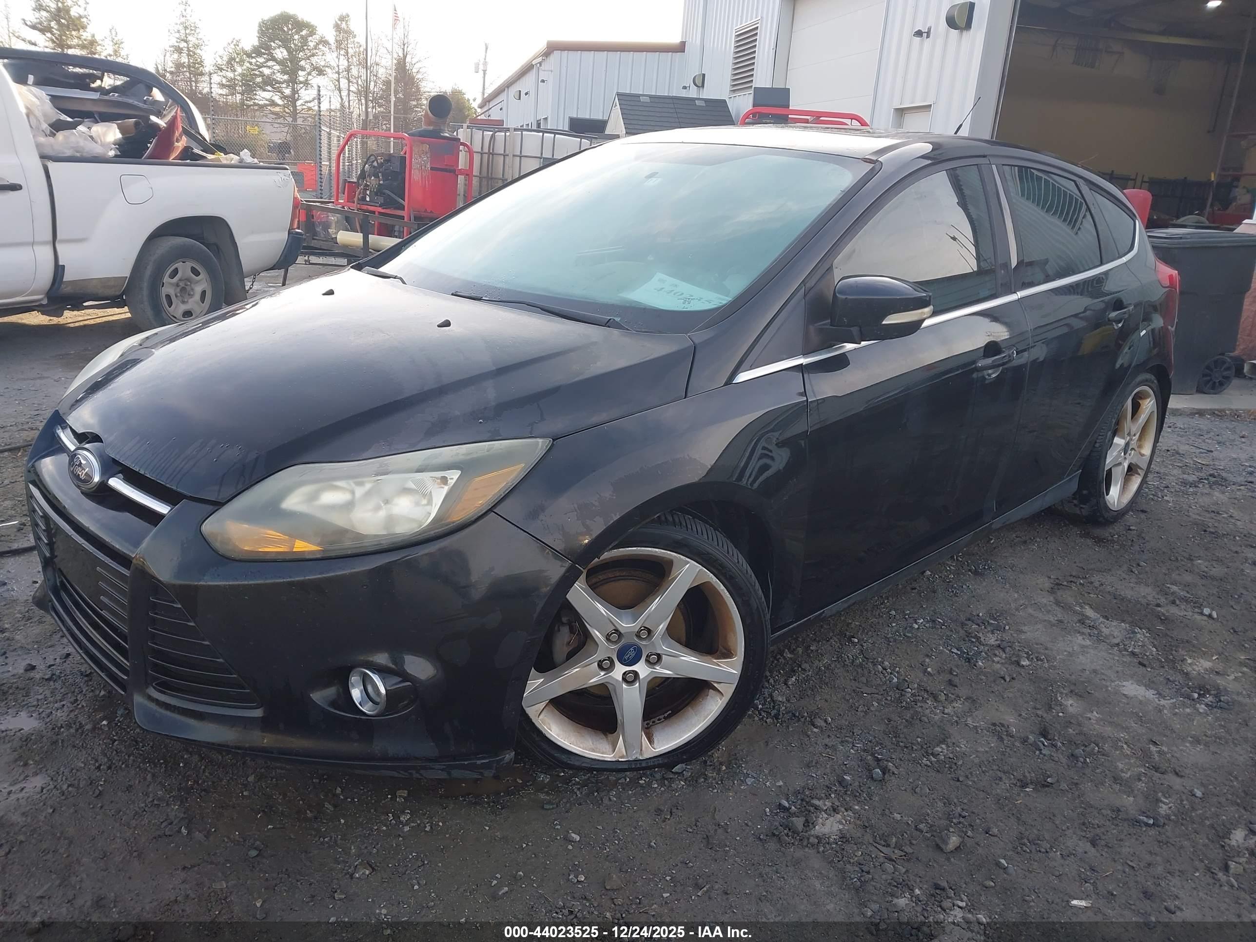 FORD FOCUS image 2