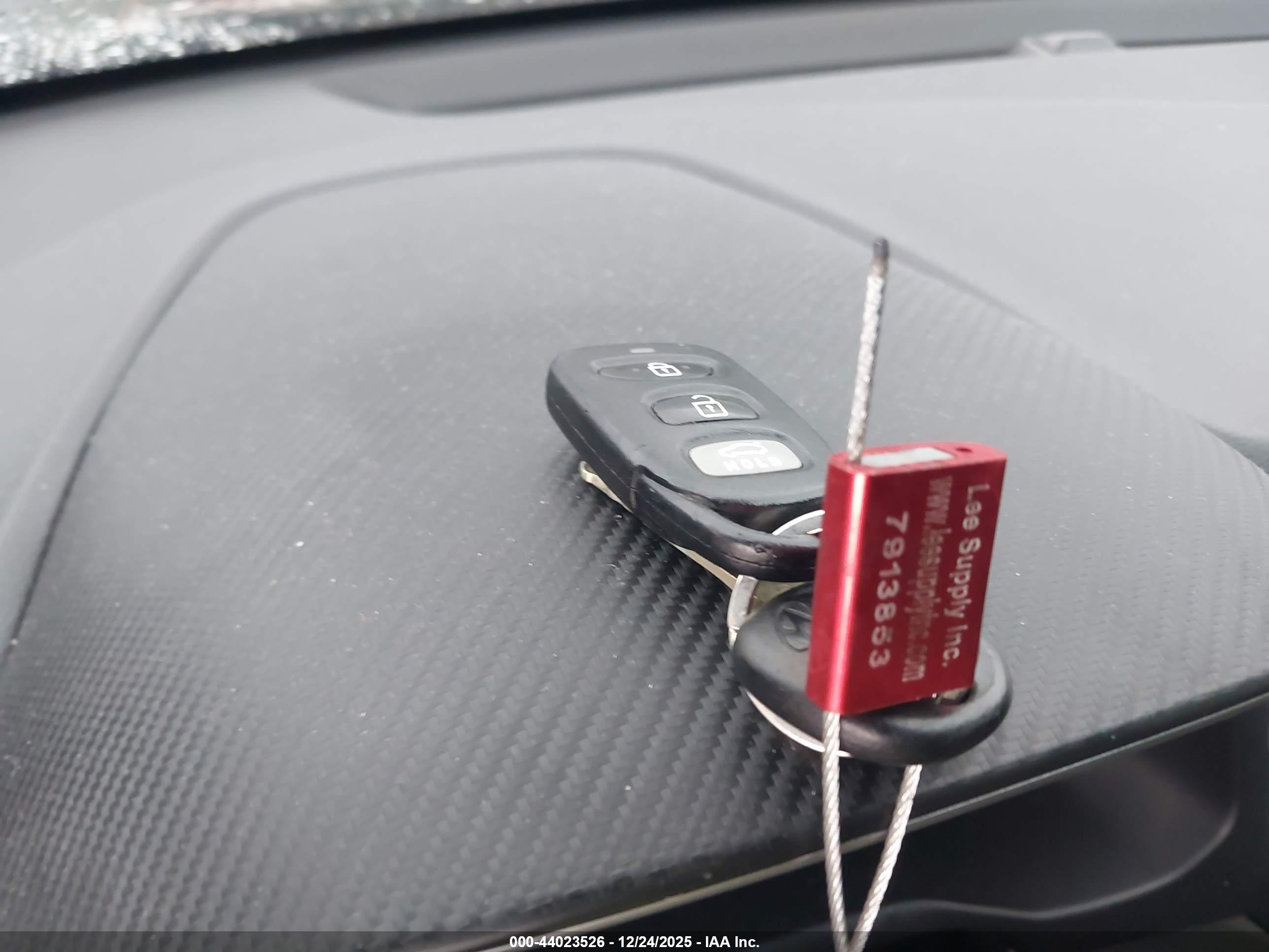 HYUNDAI ELANTRA image 11
