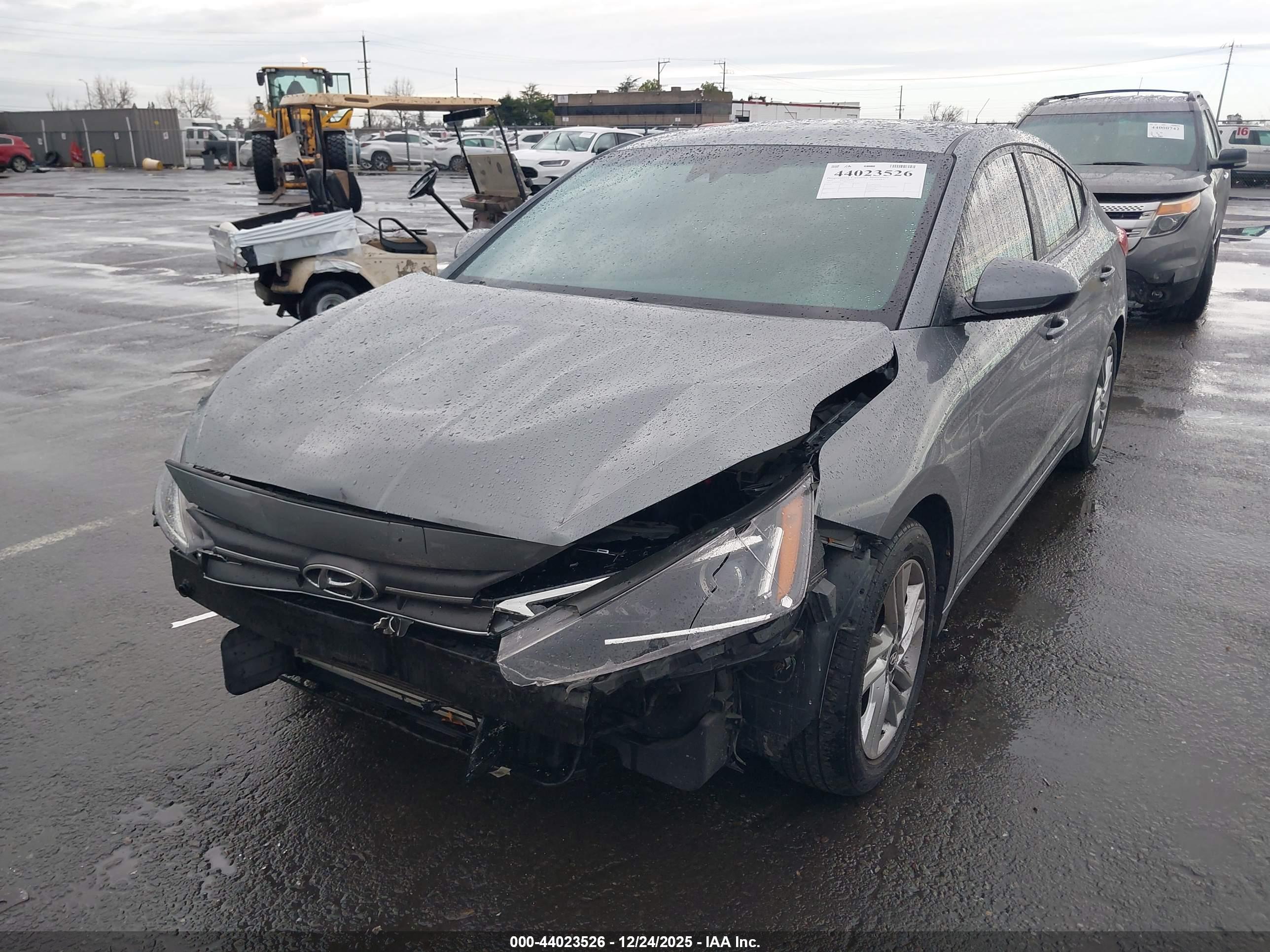 HYUNDAI ELANTRA image 2