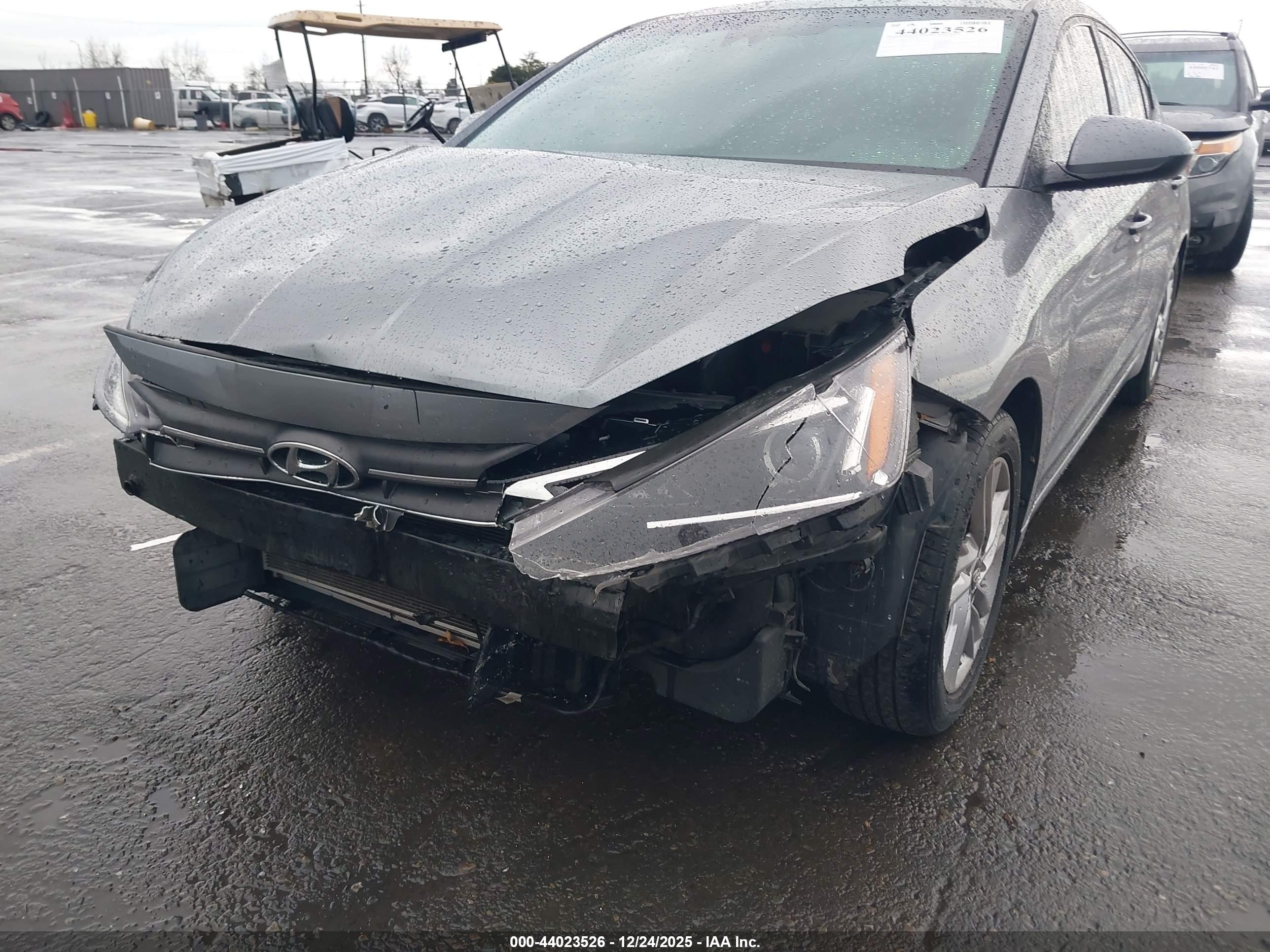 HYUNDAI ELANTRA image 6