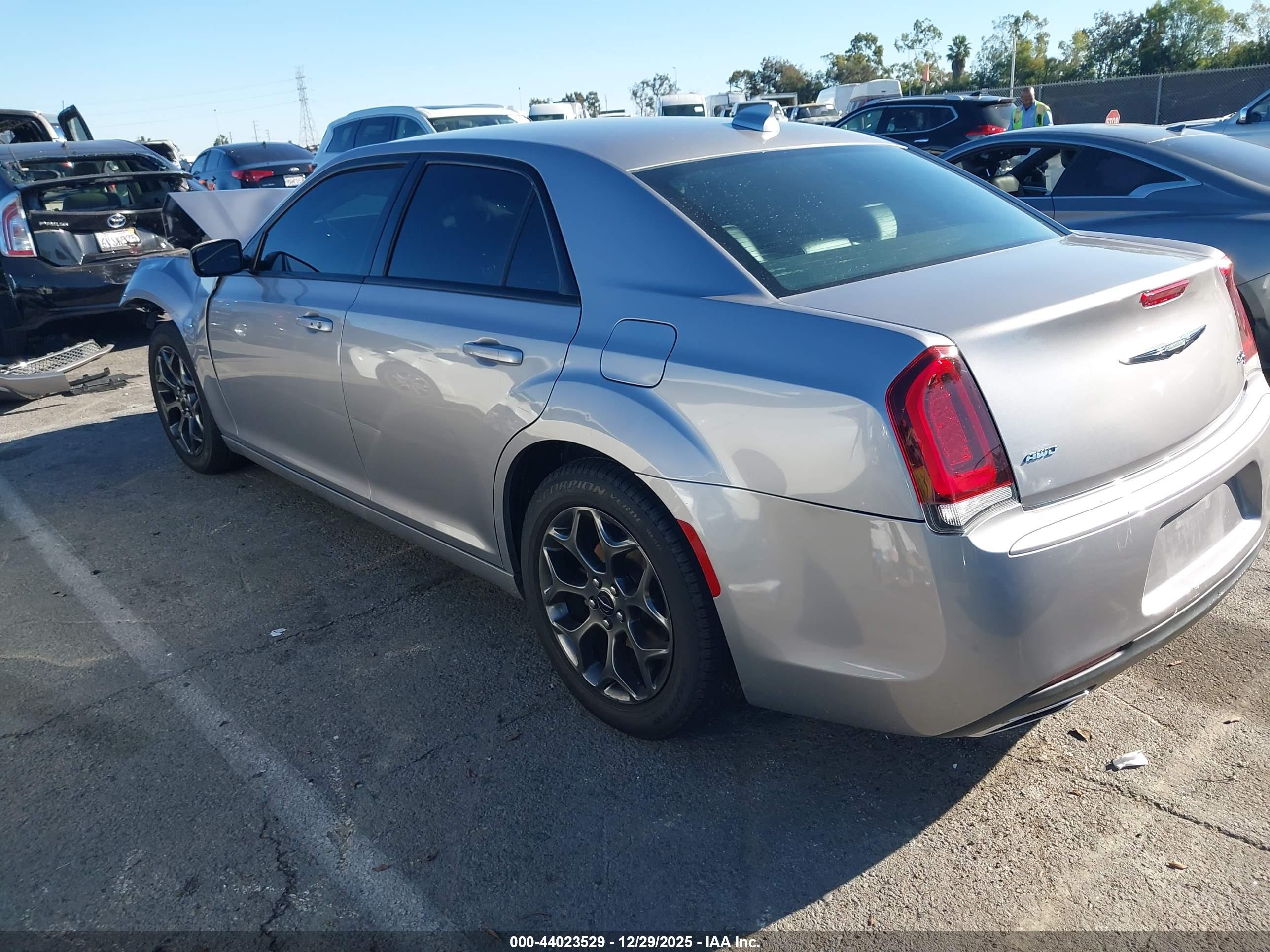 CHRYSLER 300 image 3