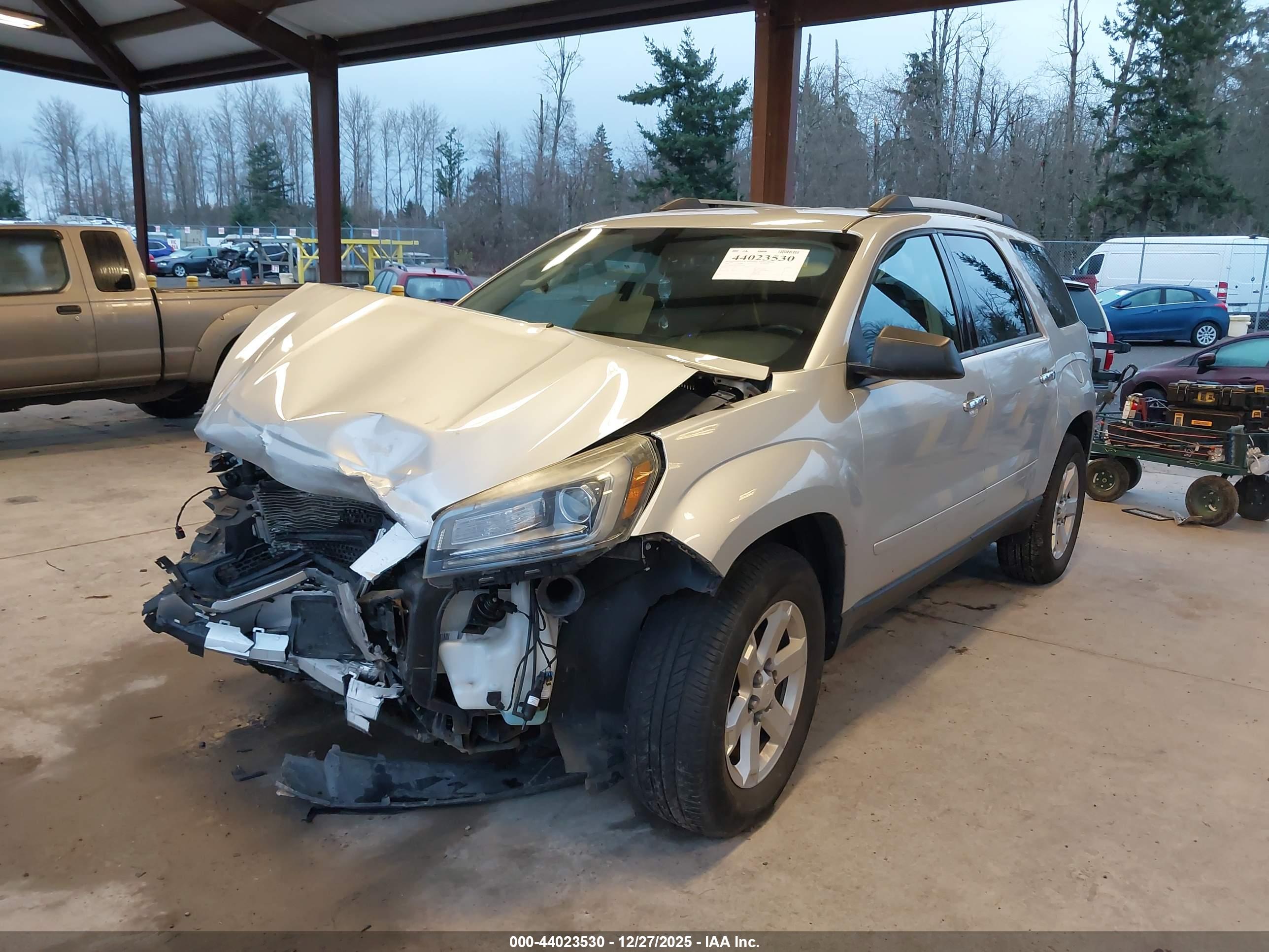 GMC ACADIA image 2