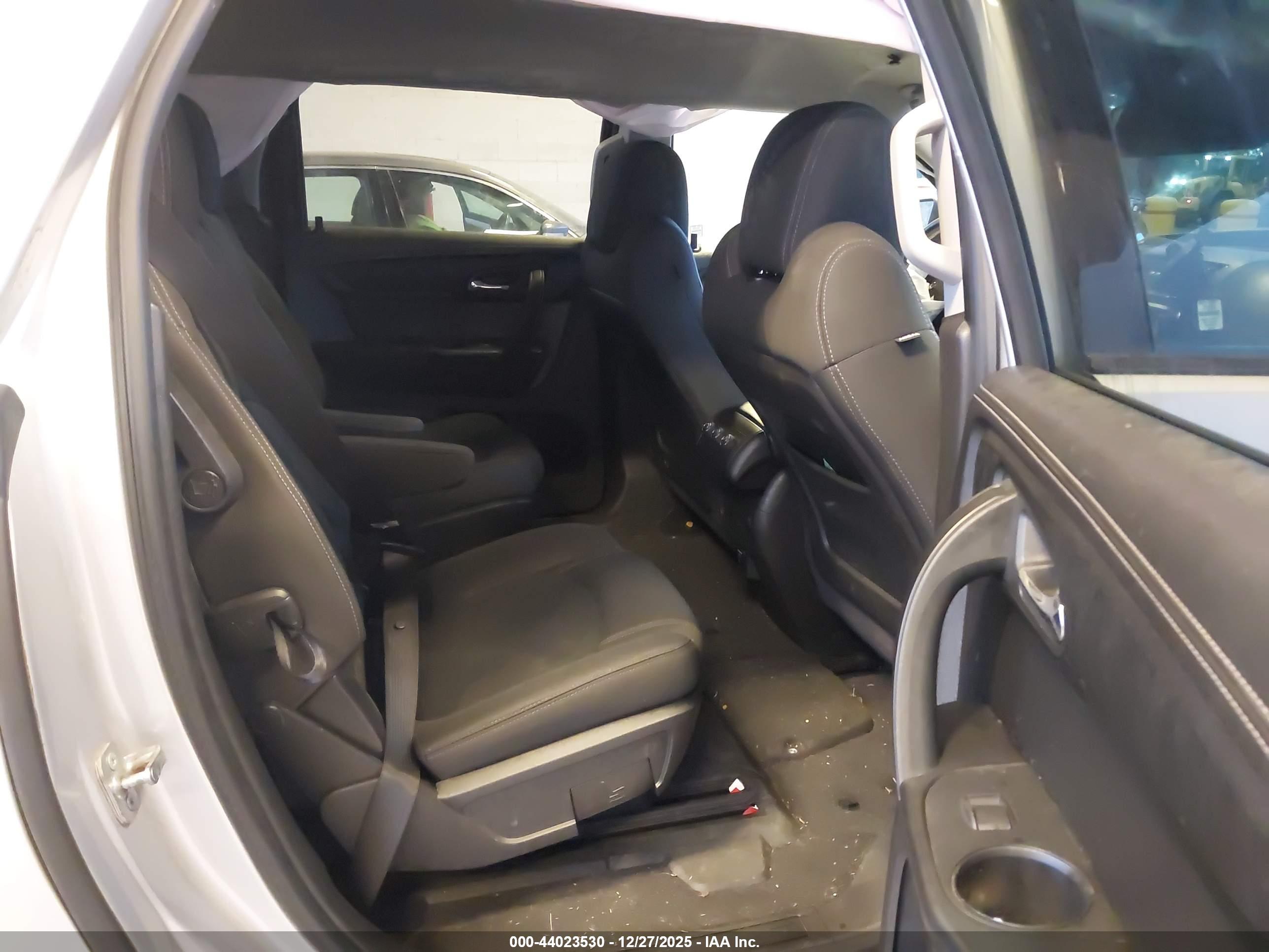 GMC ACADIA image 8