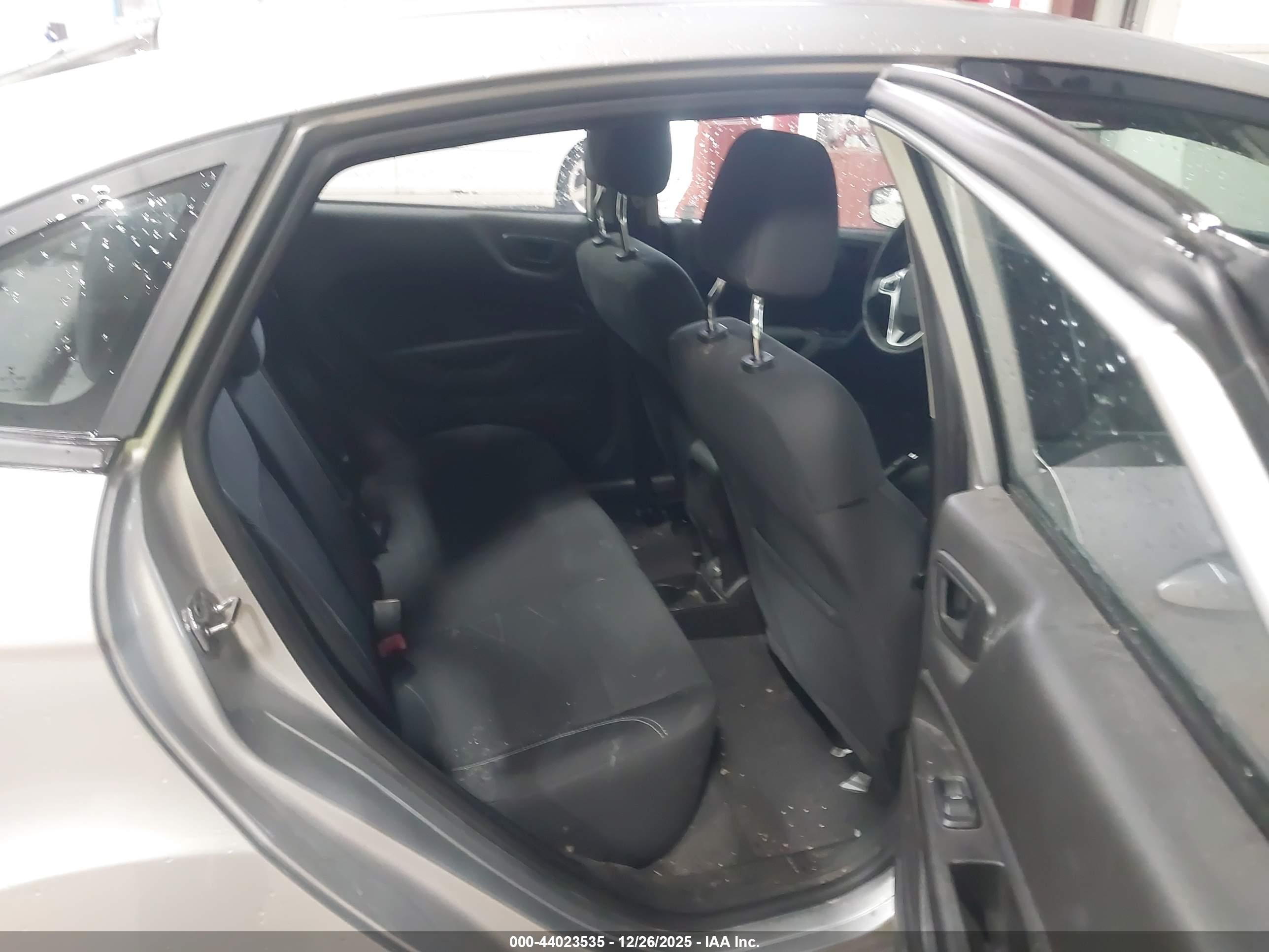 FORD FIESTA image 8