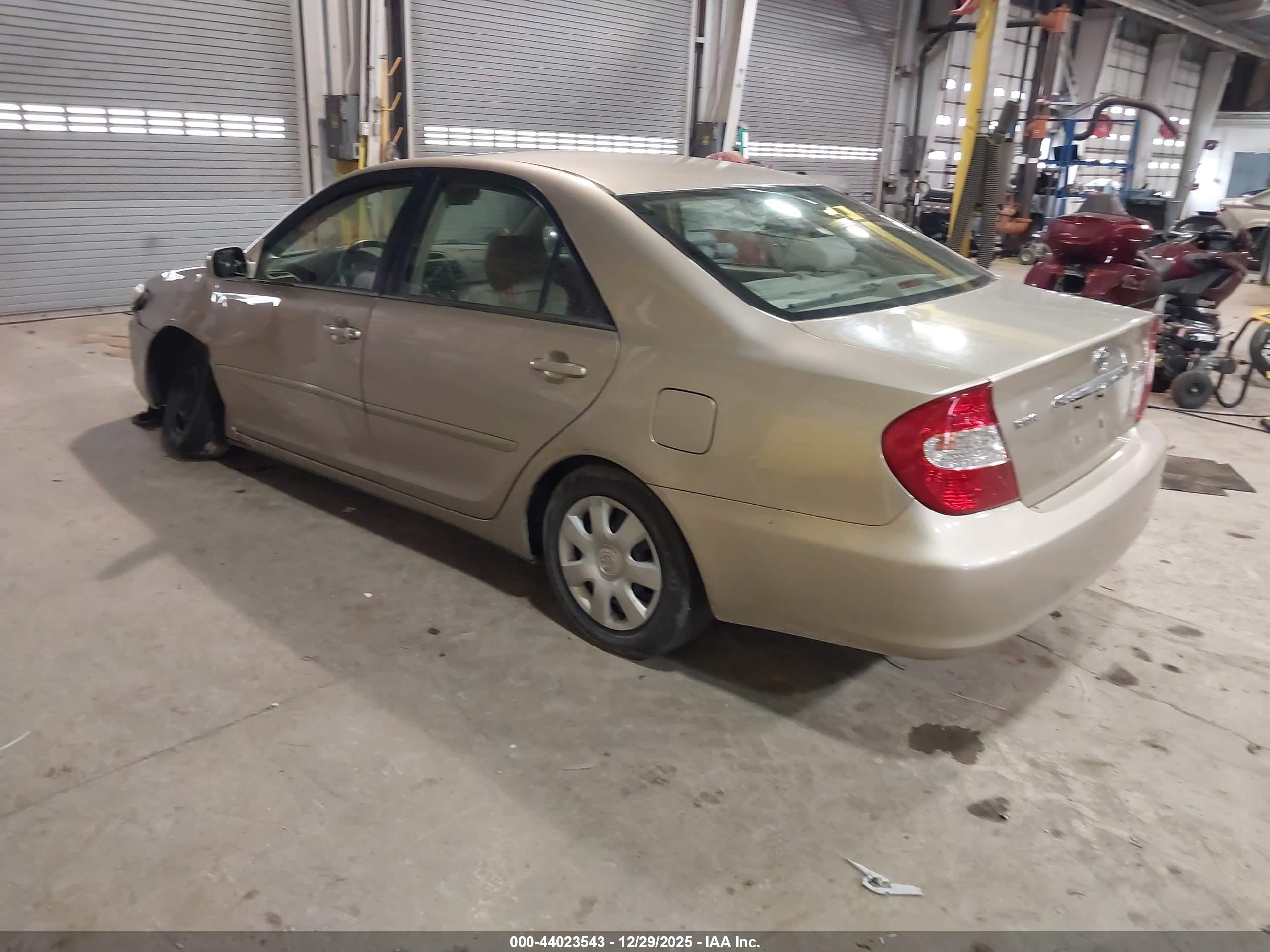TOYOTA CAMRY image 3