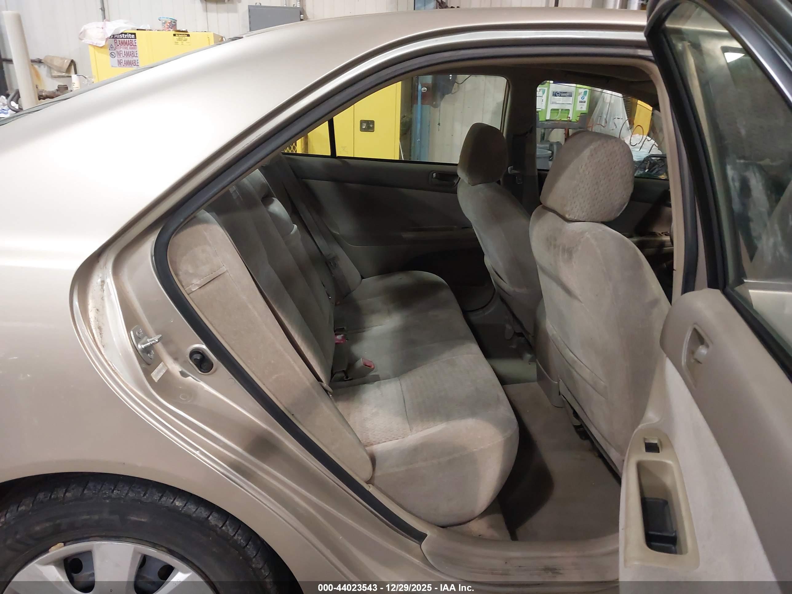 TOYOTA CAMRY image 8