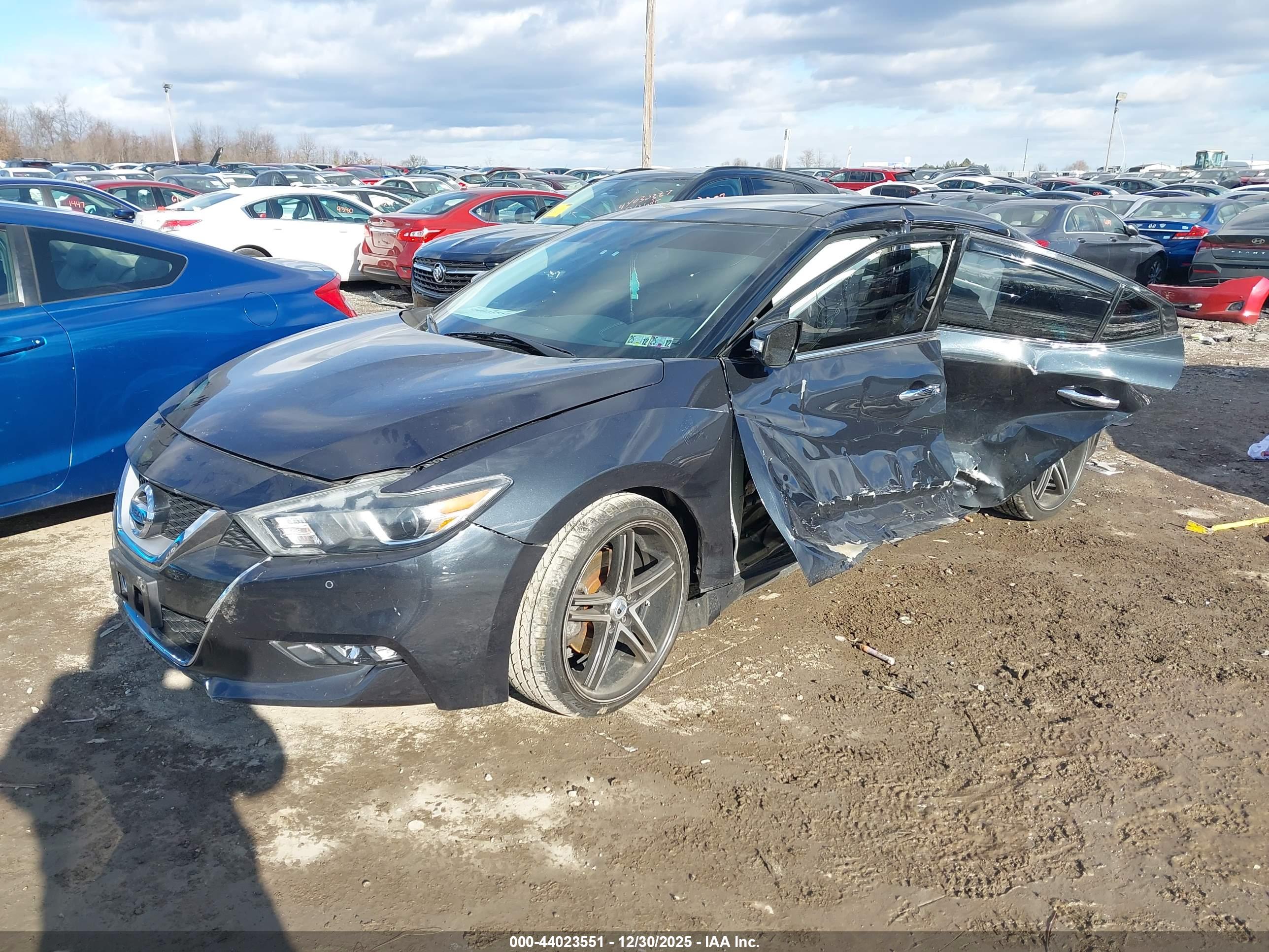 NISSAN MAXIMA image 2