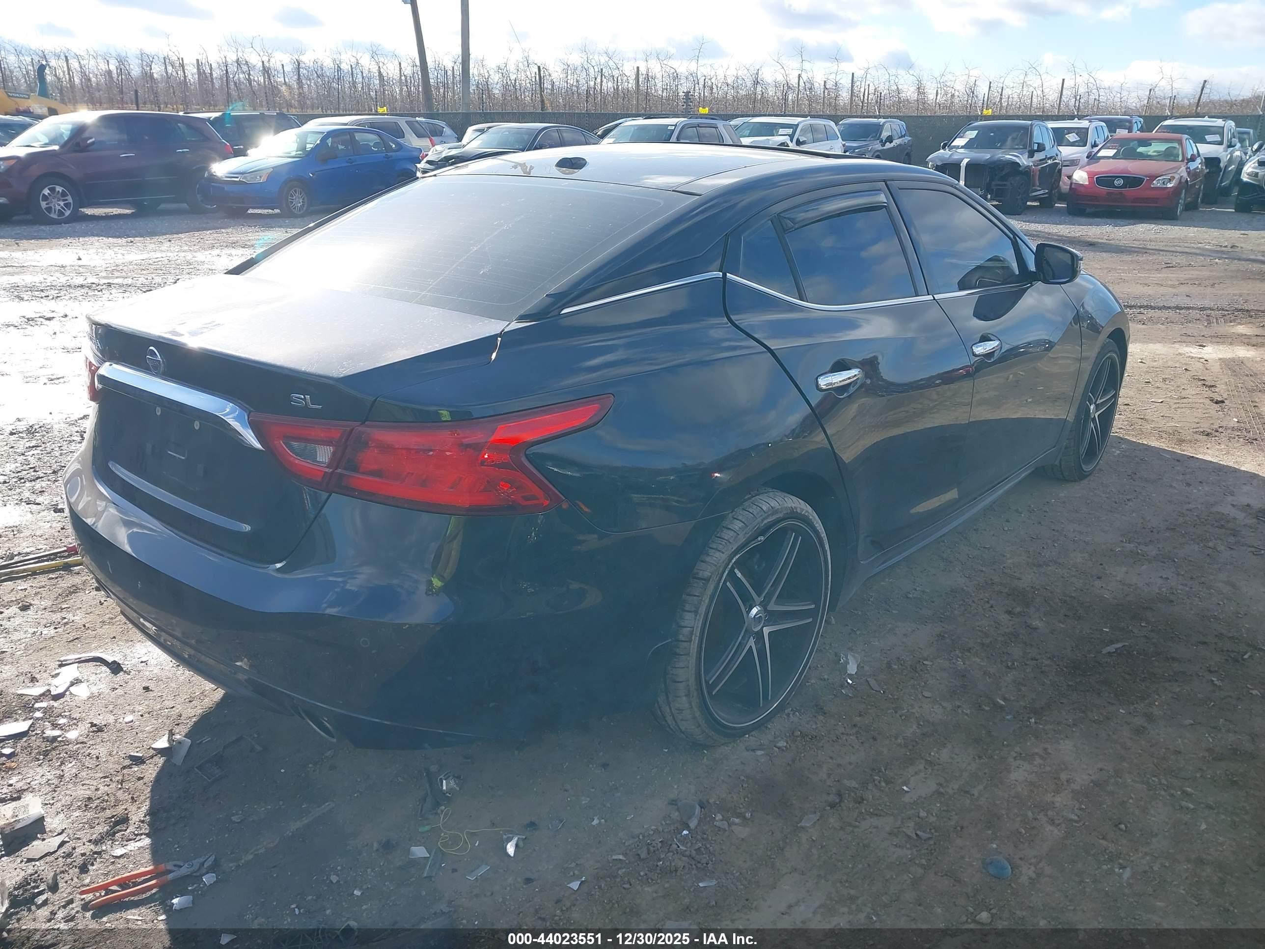 NISSAN MAXIMA image 4