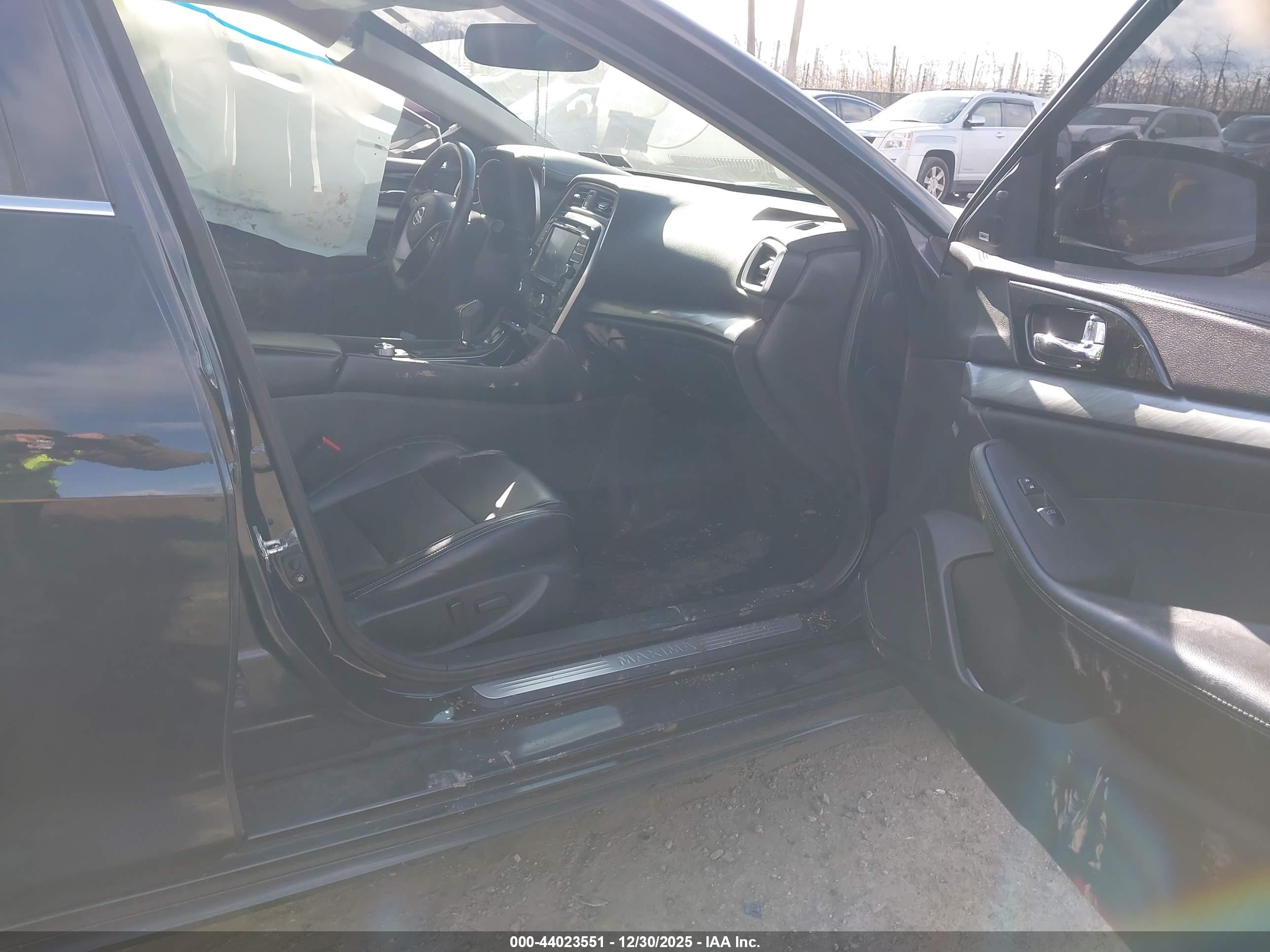 NISSAN MAXIMA image 5