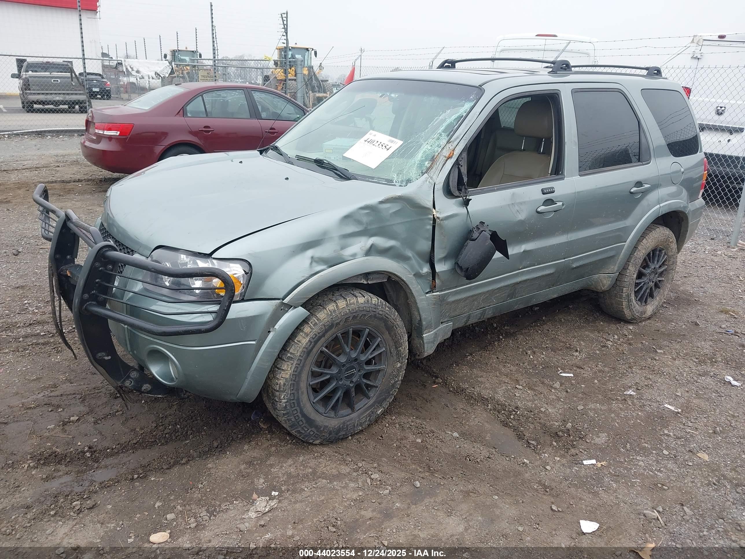FORD ESCAPE image 2