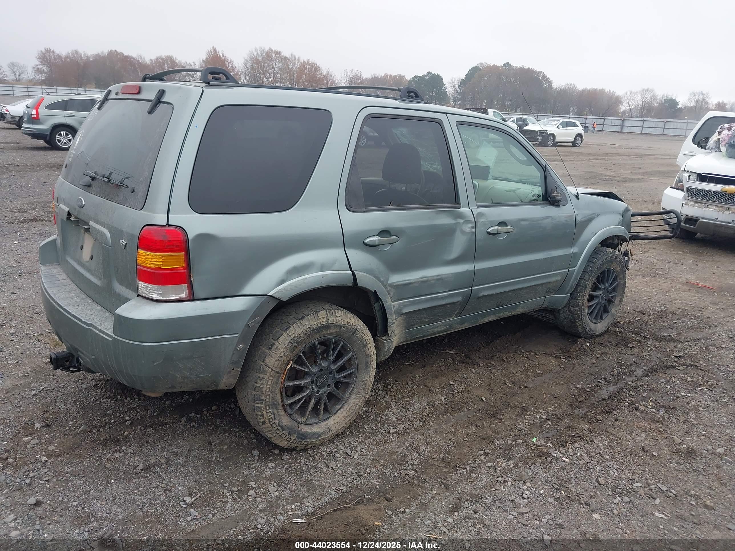 FORD ESCAPE image 4