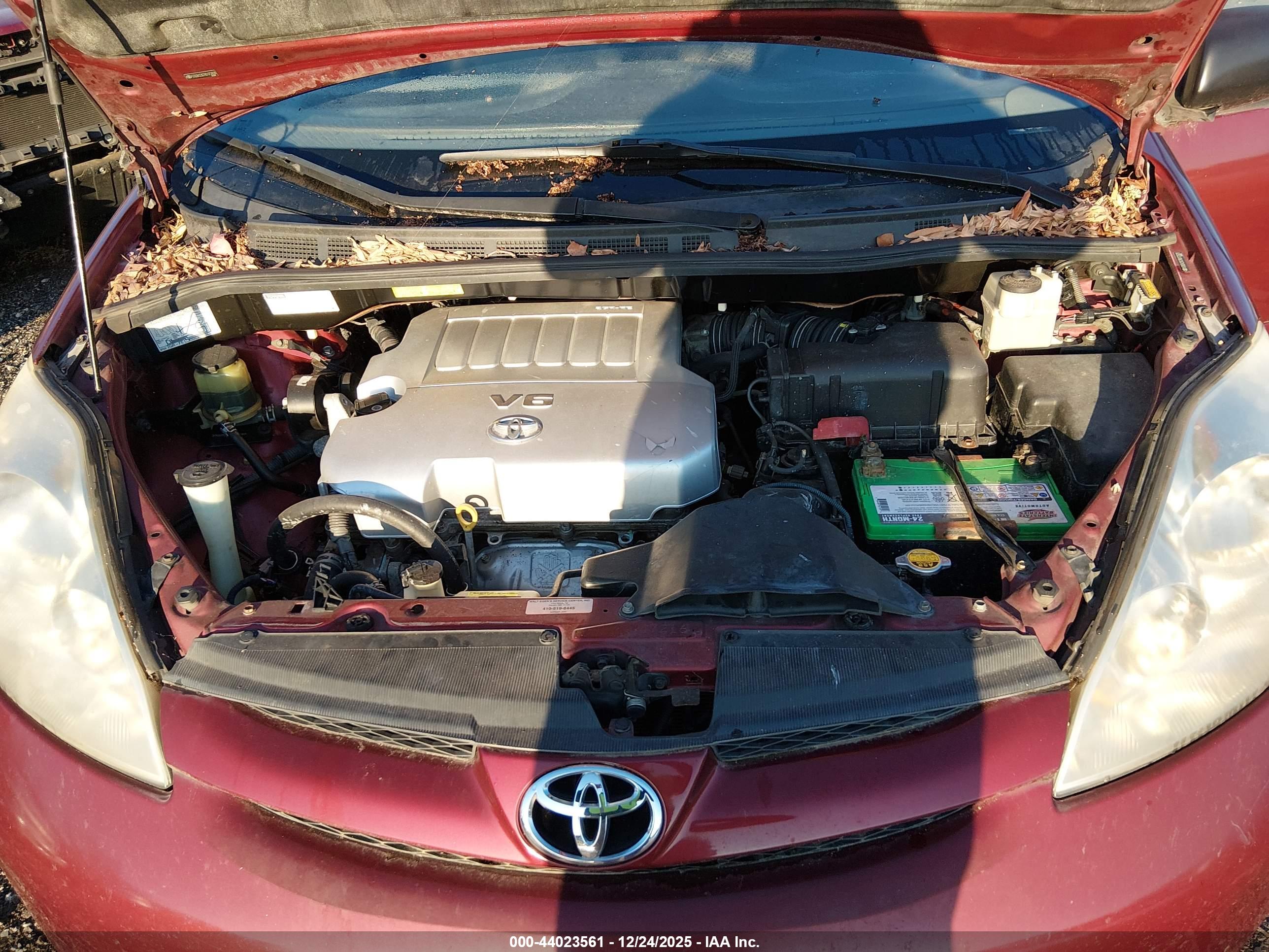TOYOTA SIENNA image 10