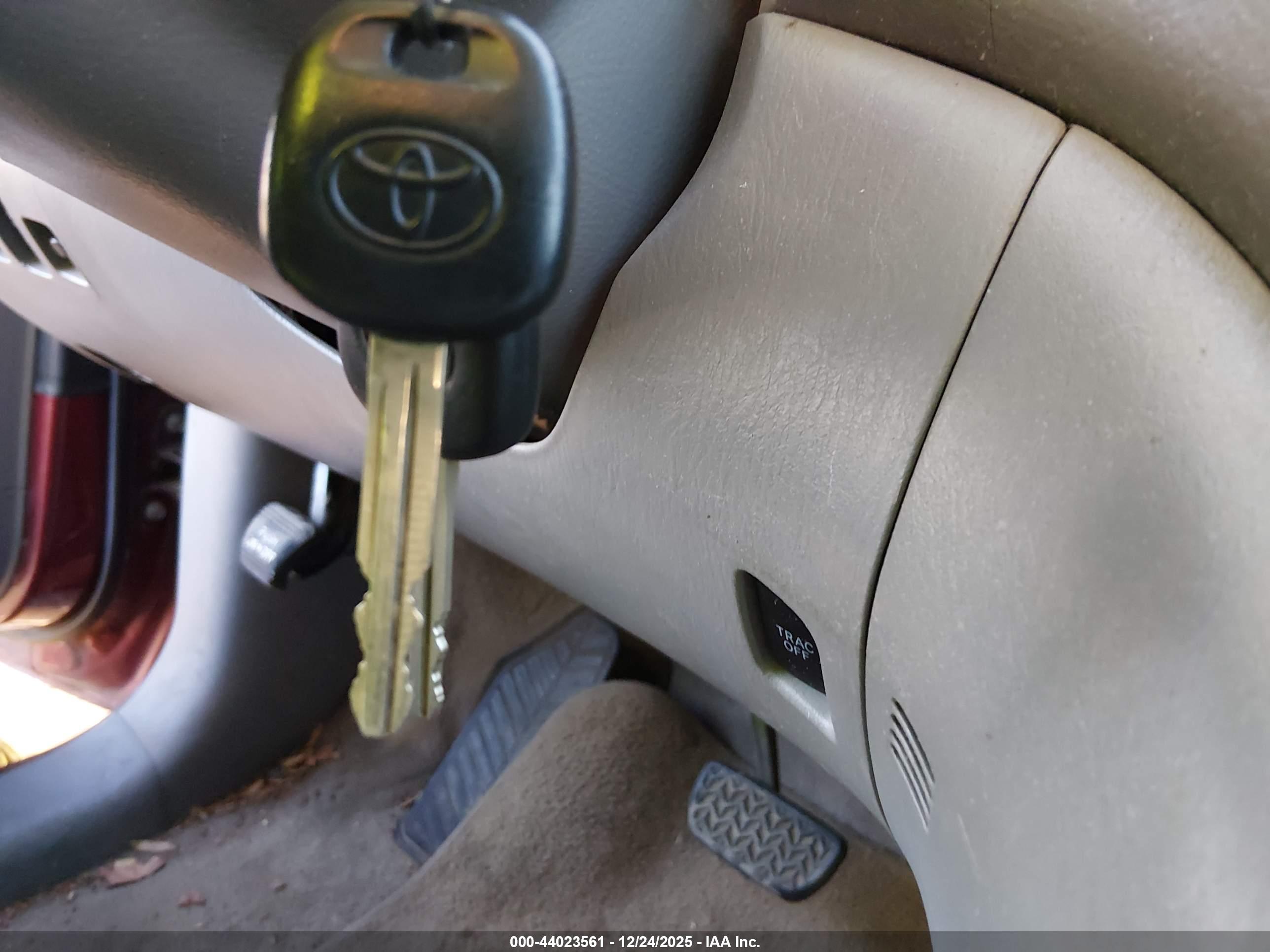 TOYOTA SIENNA image 11
