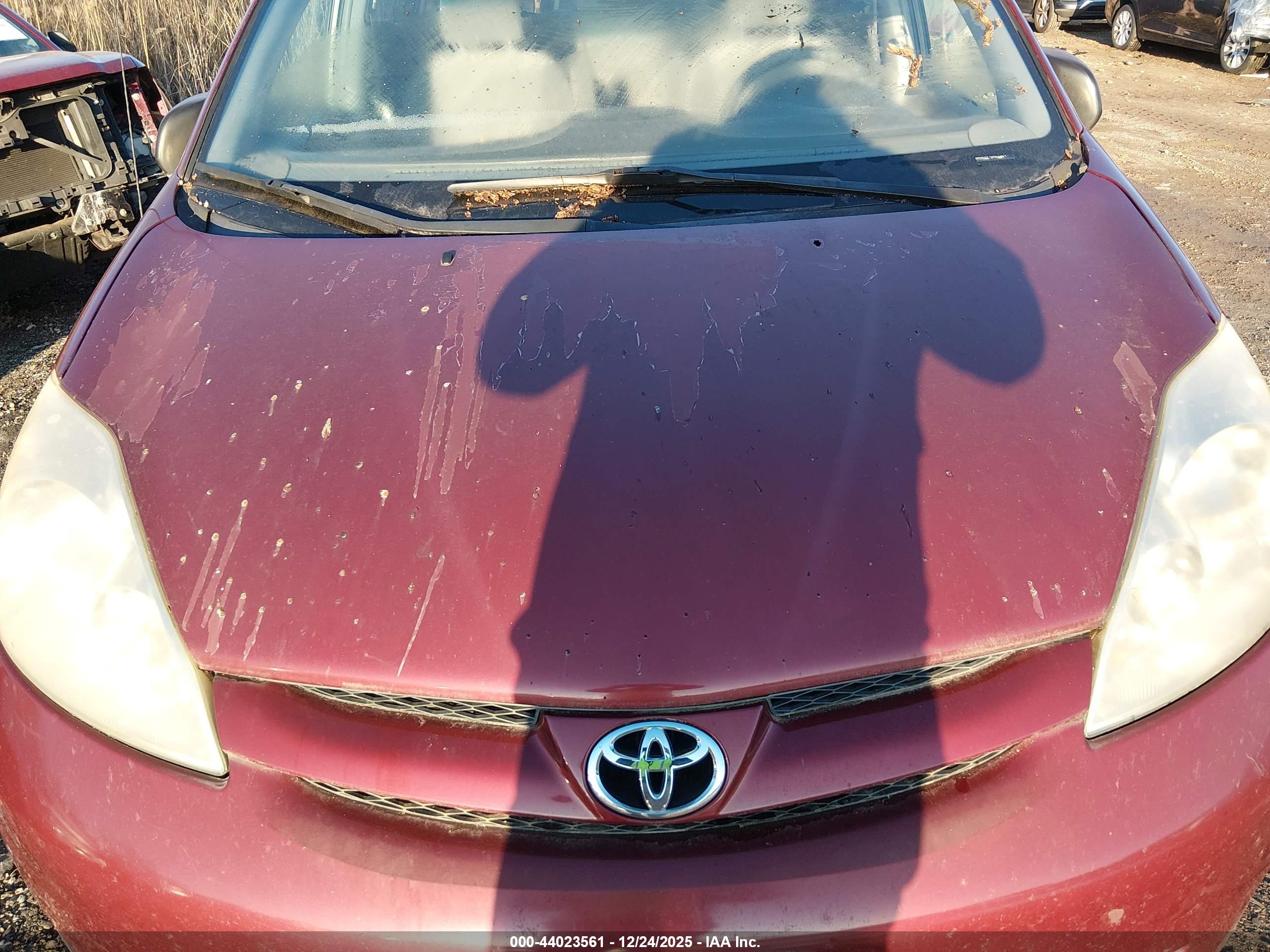 TOYOTA SIENNA image 6
