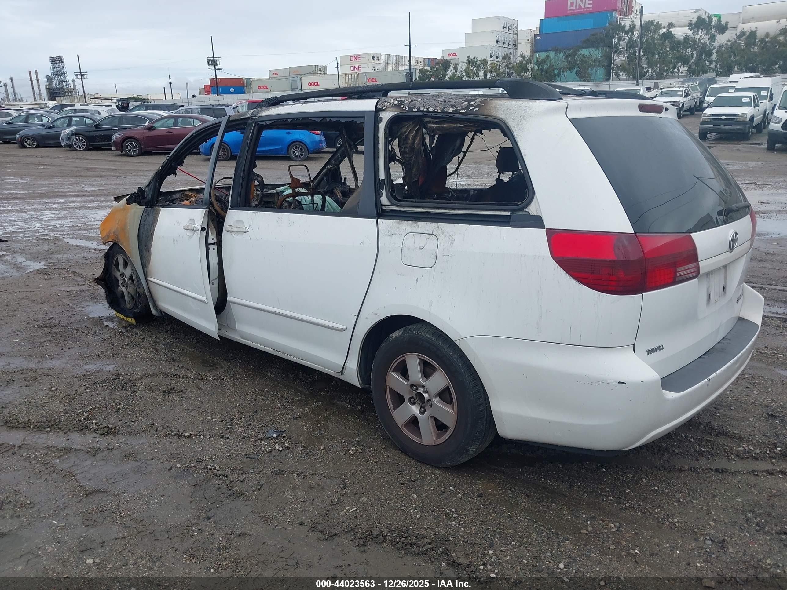 TOYOTA SIENNA image 3