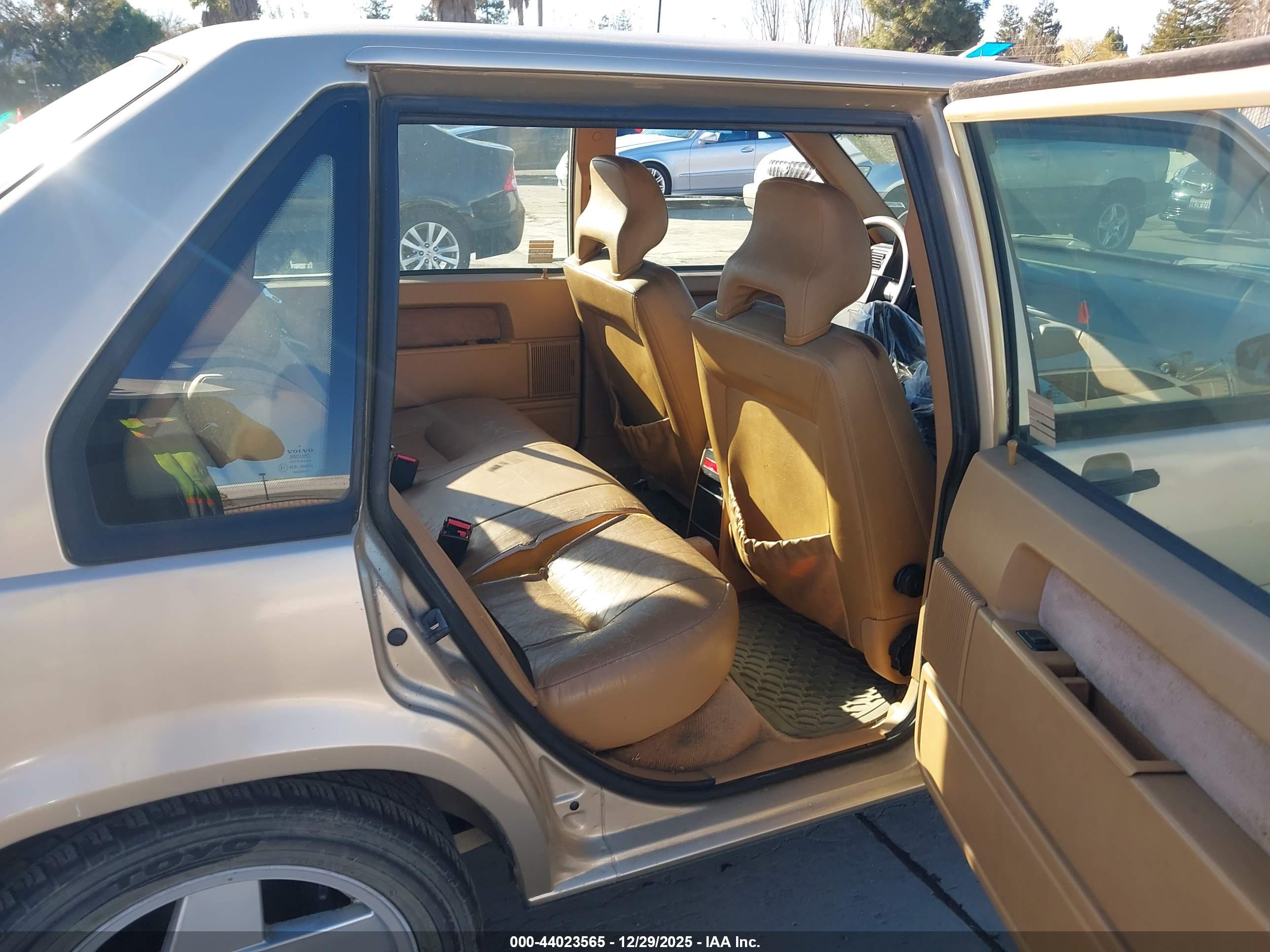 VOLVO 940 image 8