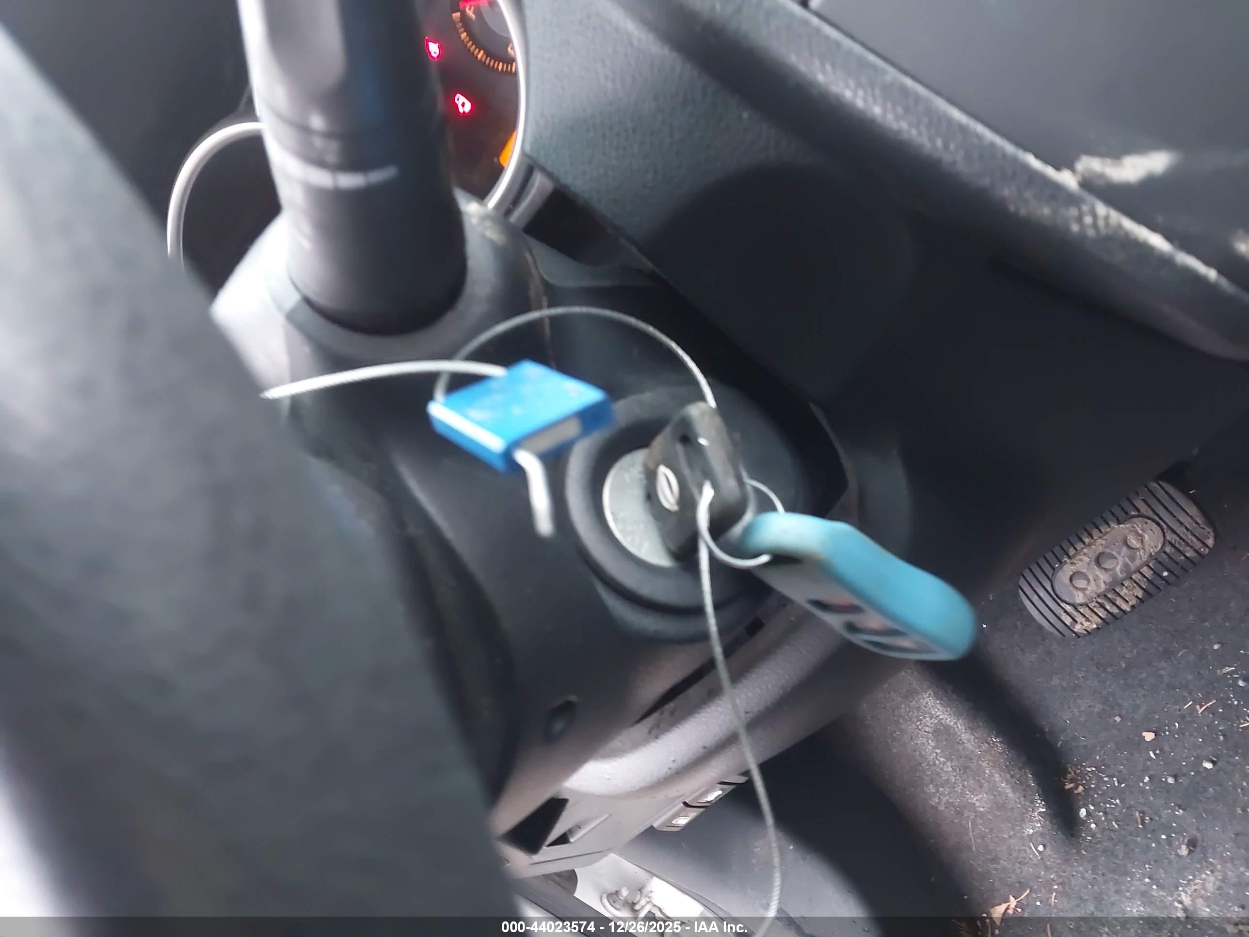NISSAN VERSA image 11