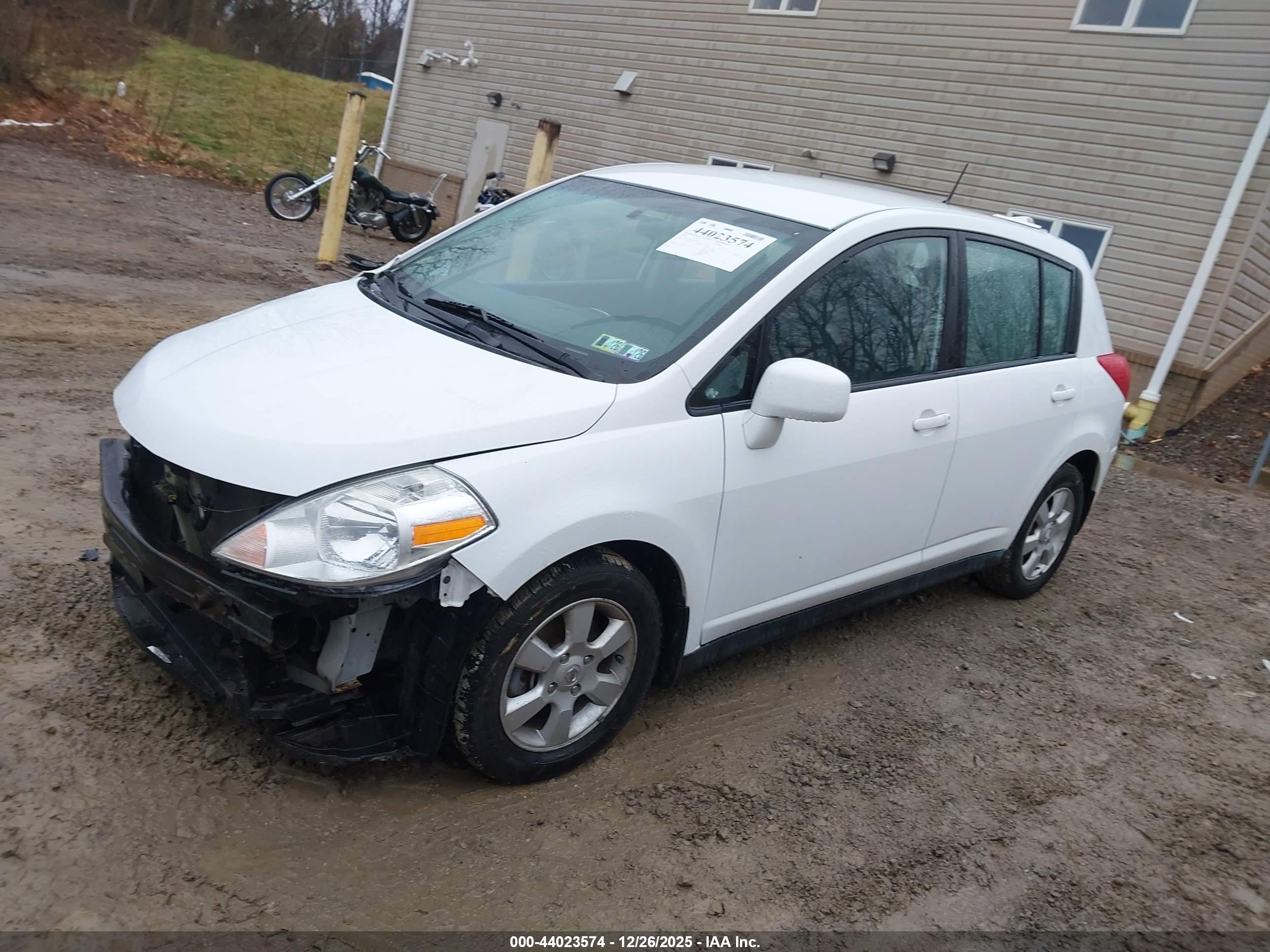 NISSAN VERSA image 2