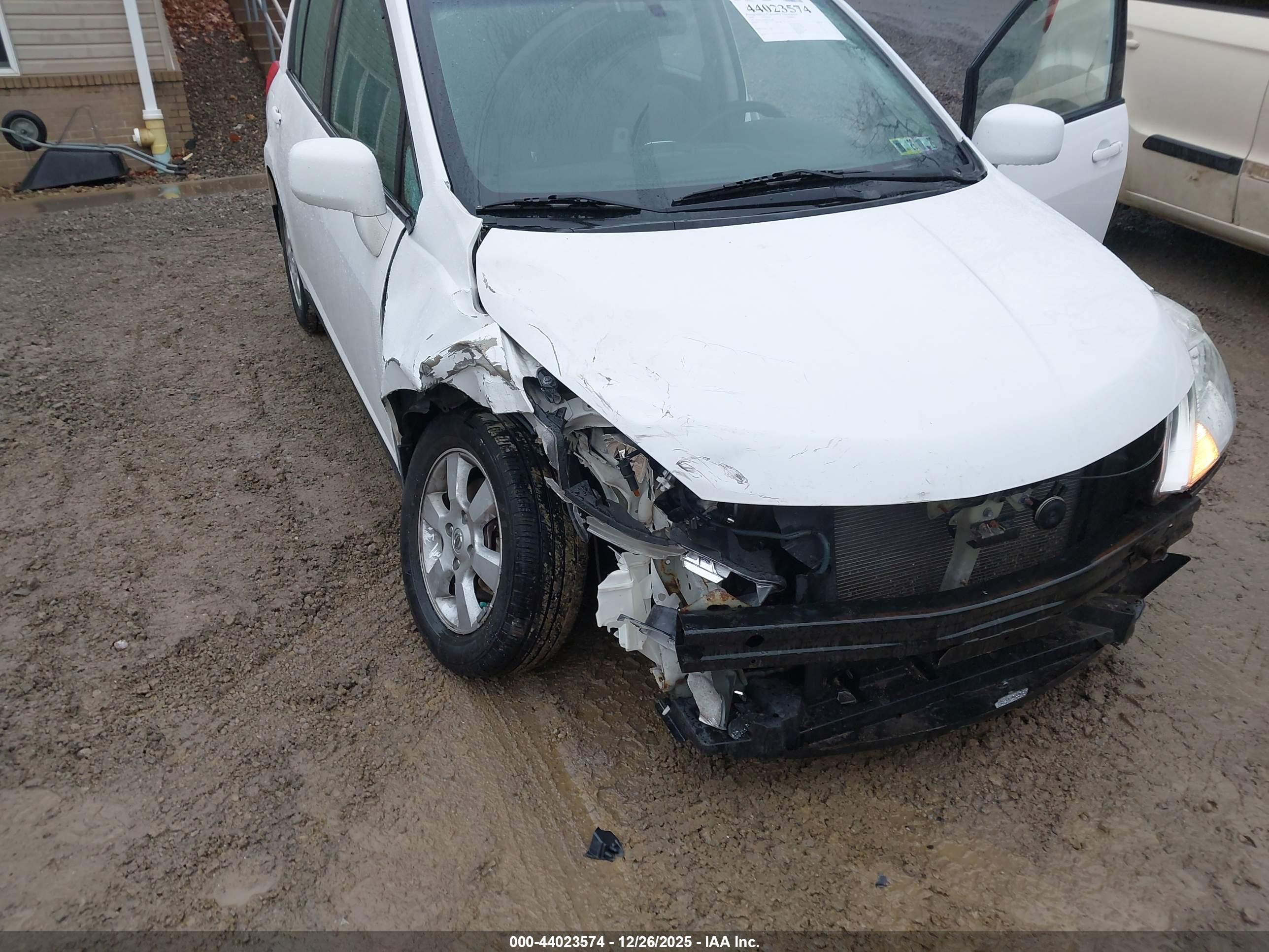 NISSAN VERSA image 6