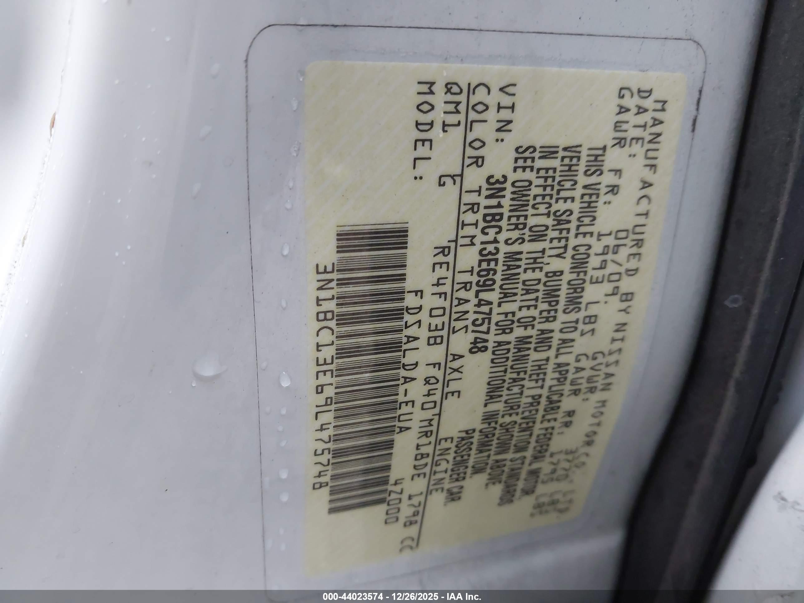 NISSAN VERSA image 9