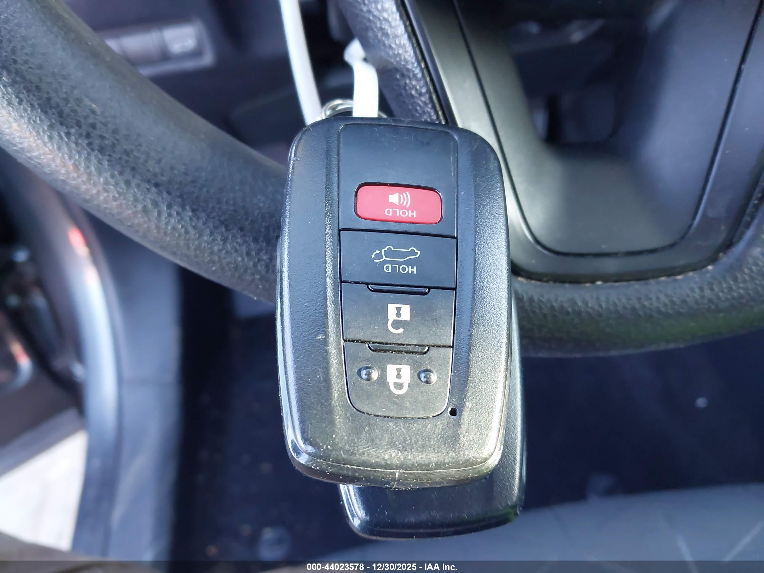 TOYOTA RAV4 image 11