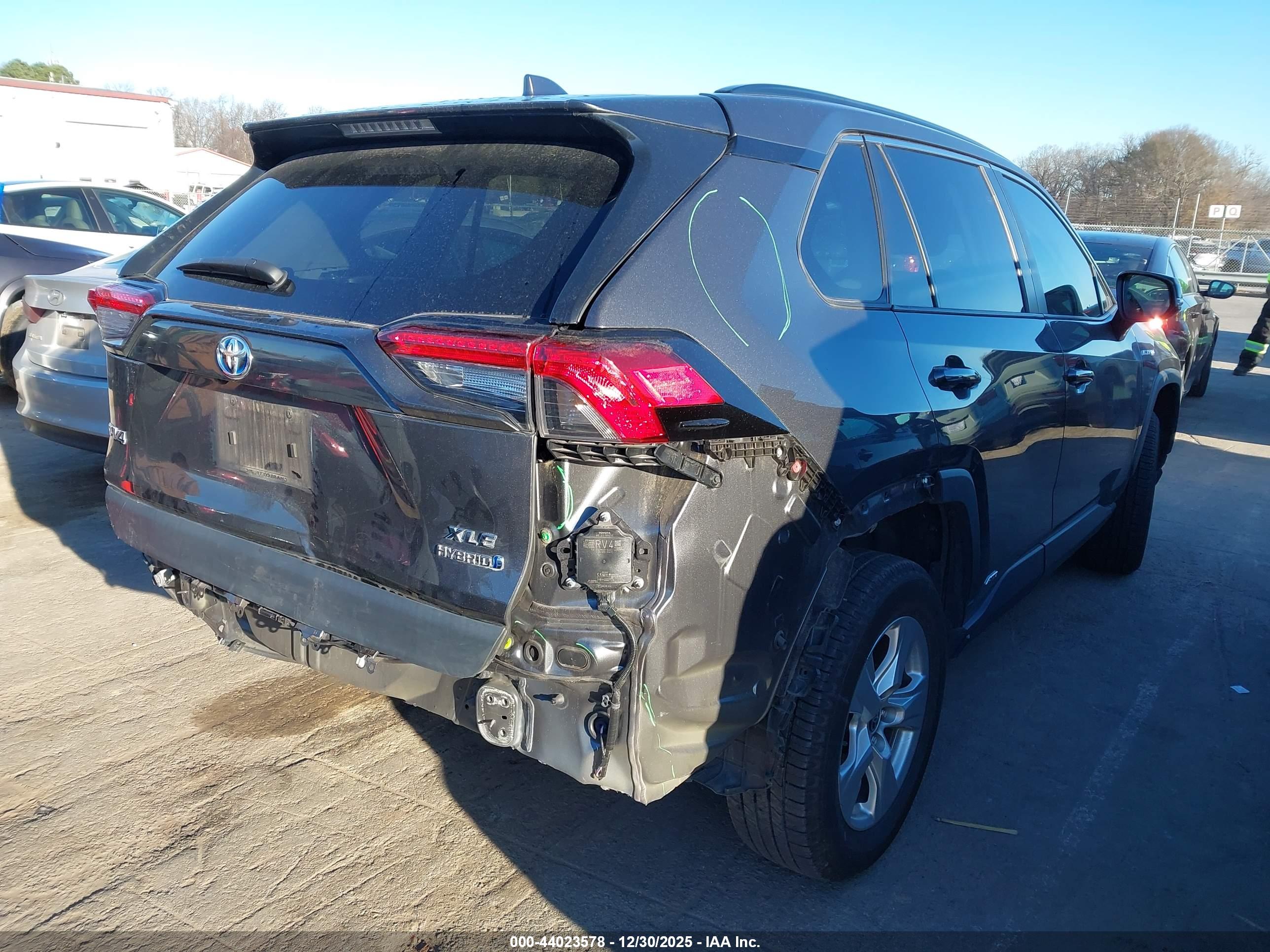 TOYOTA RAV4 image 4